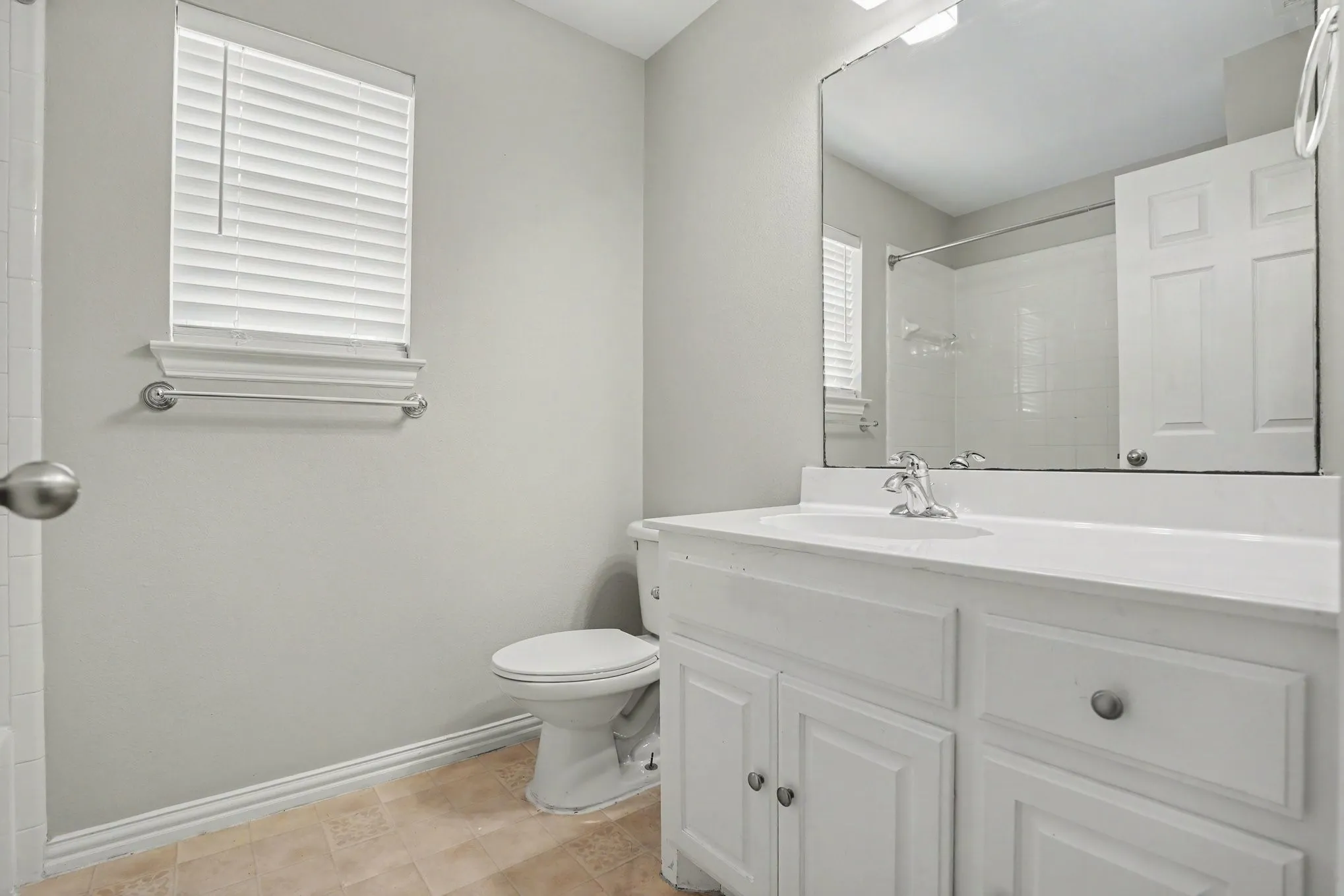Single Family Residence For Sale in Dallas County , 104 Camden Court, Irving, Texas 75061, 3 Bedroom, 2 Bathroom, 2 Garage spaces, 1,251 Sqft, built in 2006, mls#21398434, Real Estate Agent in Irving, Homes For Sale in Dallas county, Homes For Sale in Irving, Realtor in Irving Texas, Real Estate Brokerage Independent Realty Texas, Luminita Cordes Realtor