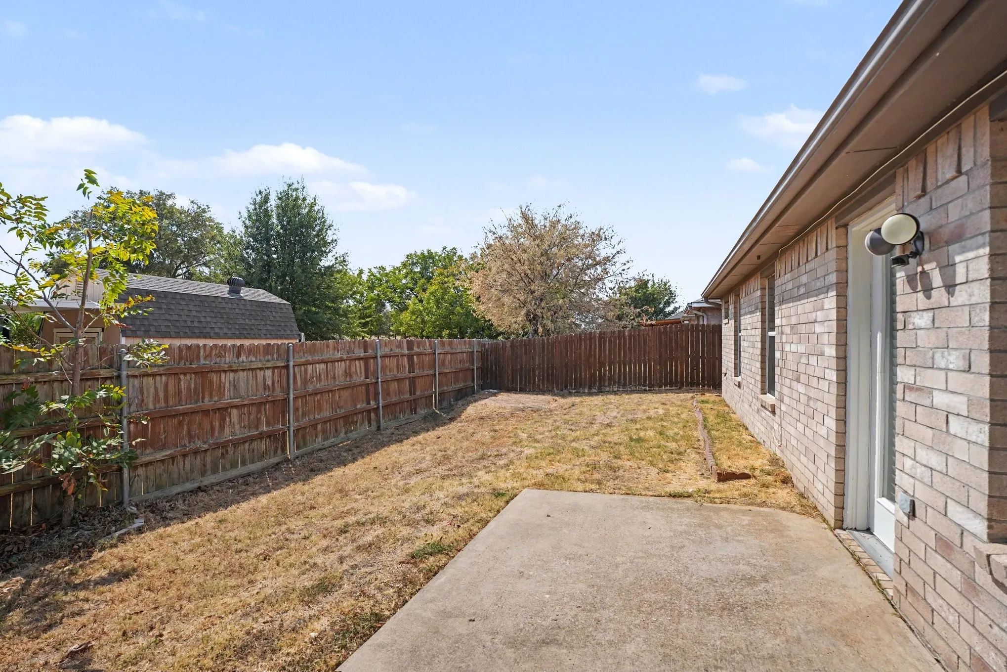 Single Family Residence For Sale in Dallas County , 104 Camden Court, Irving, Texas 75061, 3 Bedroom, 2 Bathroom, 2 Garage spaces, 1,251 Sqft, built in 2006, mls#21398434, Real Estate Agent in Irving, Homes For Sale in Dallas county, Homes For Sale in Irving, Realtor in Irving Texas, Real Estate Brokerage Independent Realty Texas, Luminita Cordes Realtor
