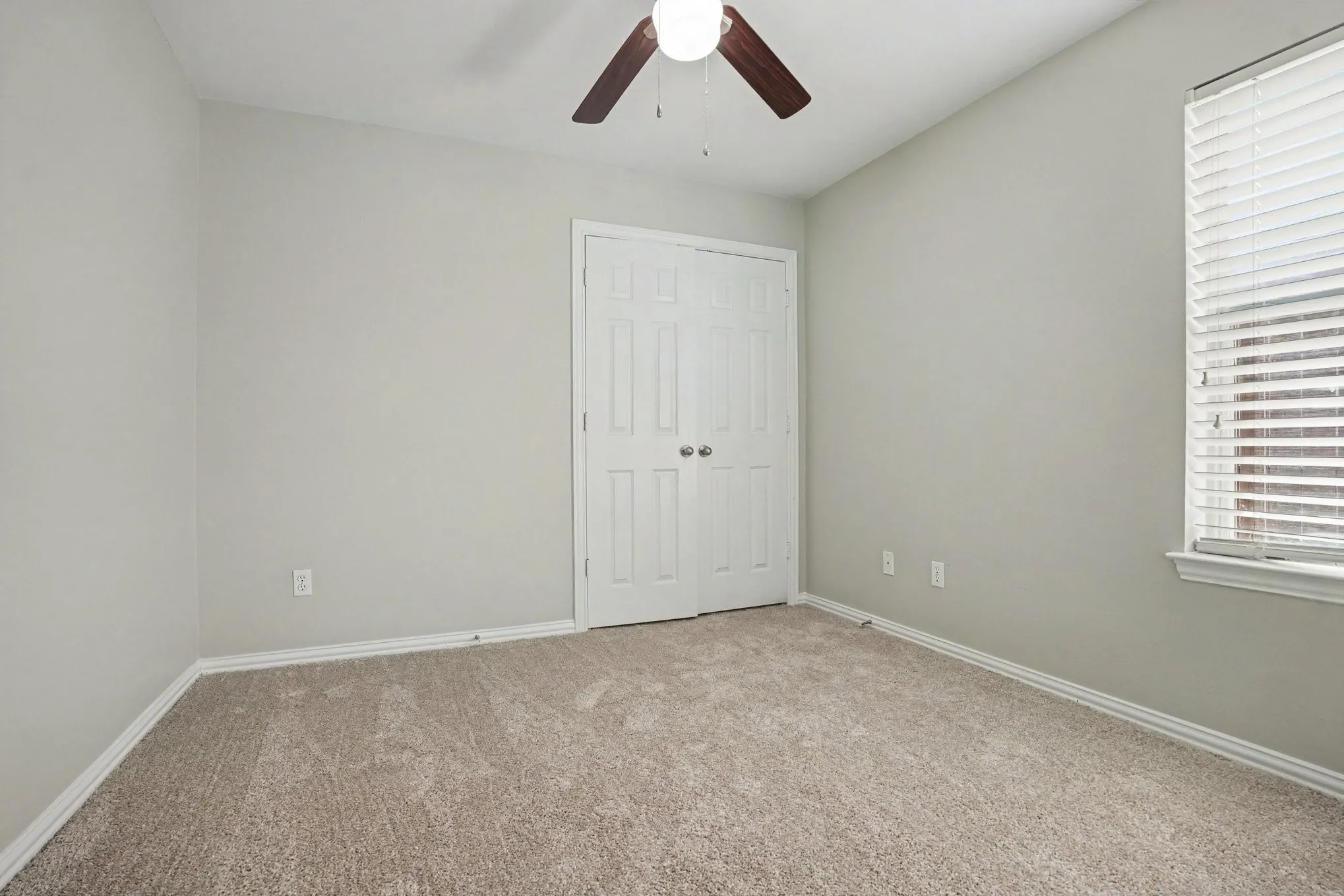 Single Family Residence For Sale in Dallas County , 104 Camden Court, Irving, Texas 75061, 3 Bedroom, 2 Bathroom, 2 Garage spaces, 1,251 Sqft, built in 2006, mls#21398434, Real Estate Agent in Irving, Homes For Sale in Dallas county, Homes For Sale in Irving, Realtor in Irving Texas, Real Estate Brokerage Independent Realty Texas, Luminita Cordes Realtor