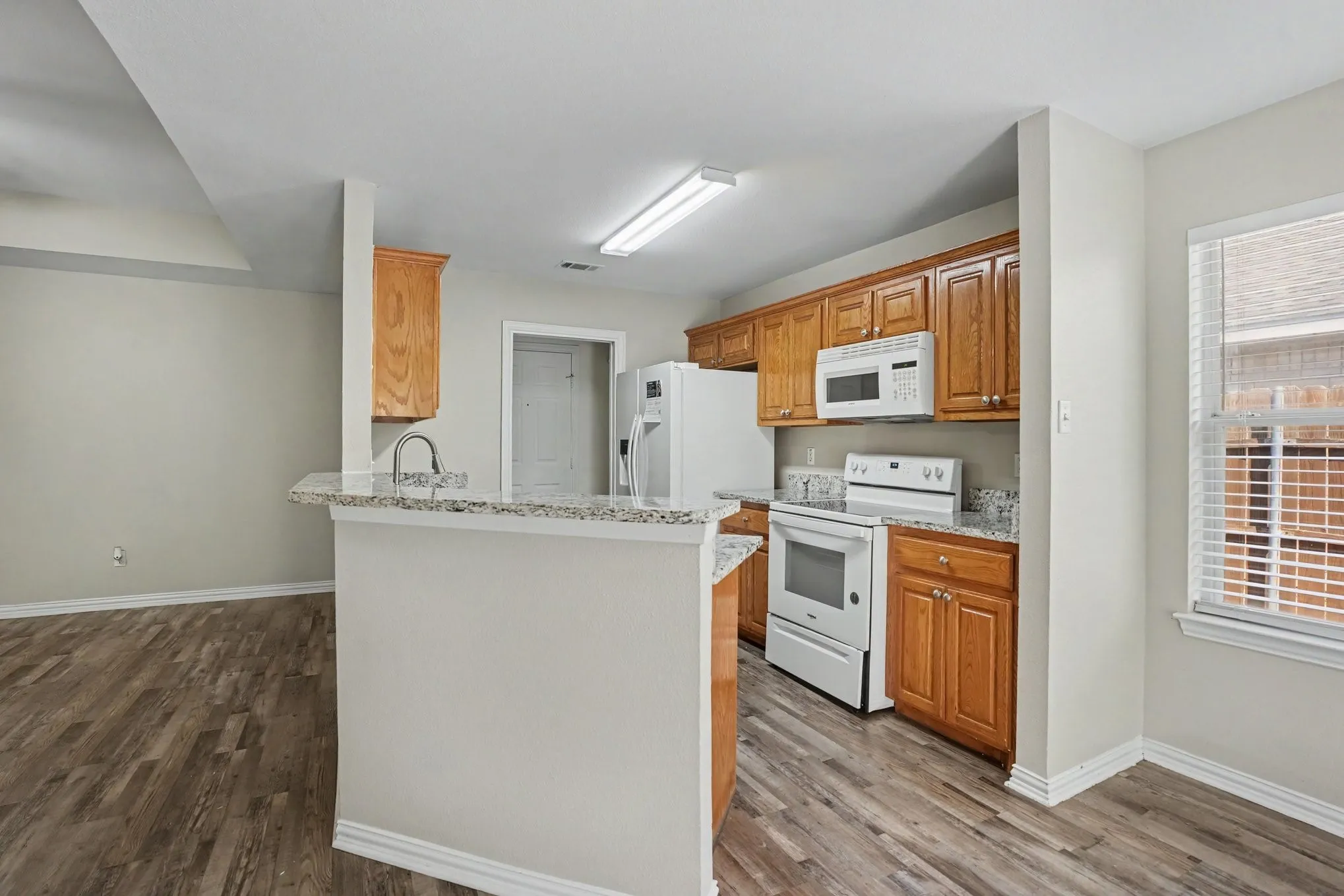 Single Family Residence For Sale in Dallas County , 104 Camden Court, Irving, Texas 75061, 3 Bedroom, 2 Bathroom, 2 Garage spaces, 1,251 Sqft, built in 2006, mls#21398434, Real Estate Agent in Irving, Homes For Sale in Dallas county, Homes For Sale in Irving, Realtor in Irving Texas, Real Estate Brokerage Independent Realty Texas, Luminita Cordes Realtor