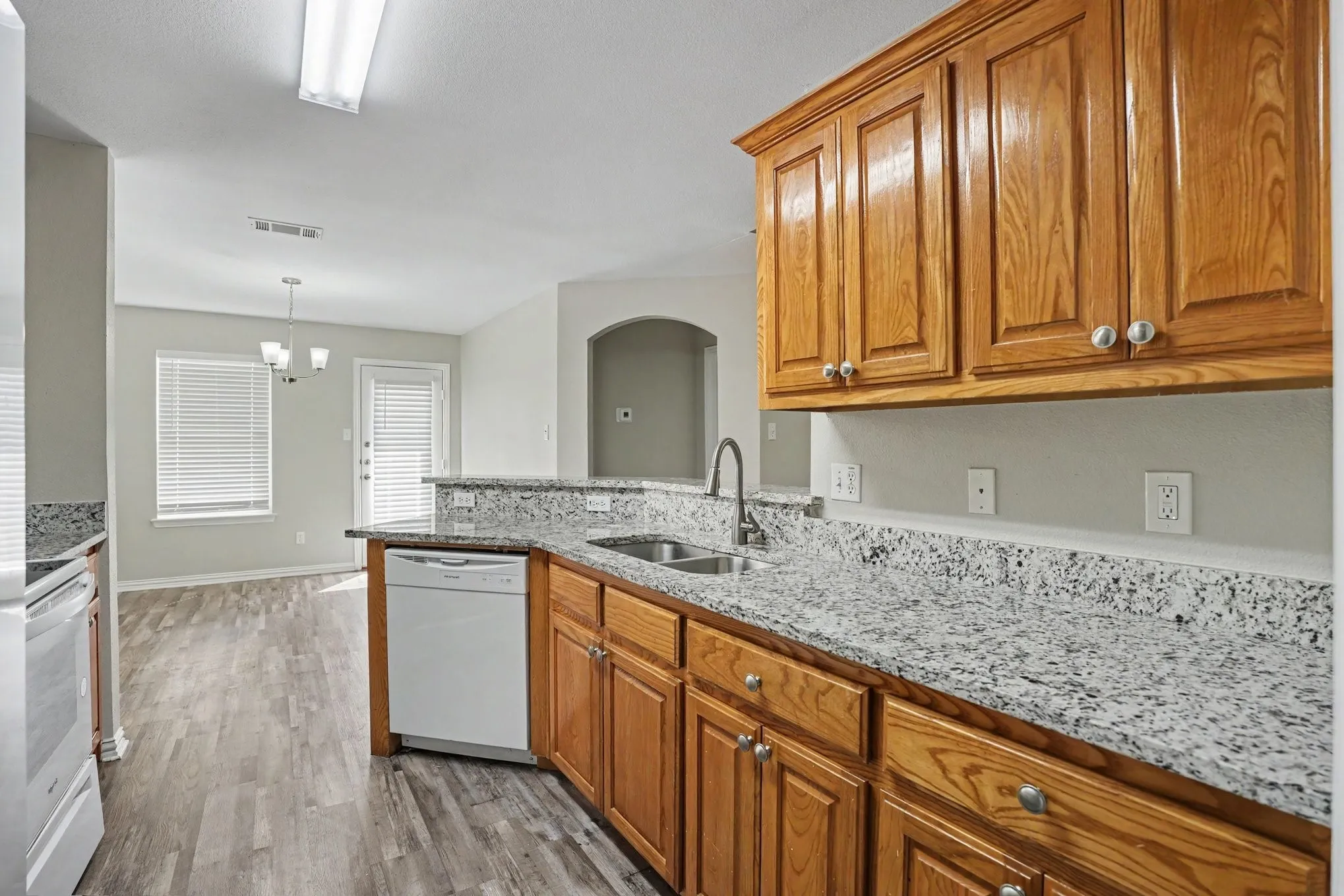 Single Family Residence For Sale in Dallas County , 104 Camden Court, Irving, Texas 75061, 3 Bedroom, 2 Bathroom, 2 Garage spaces, 1,251 Sqft, built in 2006, mls#21398434, Real Estate Agent in Irving, Homes For Sale in Dallas county, Homes For Sale in Irving, Realtor in Irving Texas, Real Estate Brokerage Independent Realty Texas, Luminita Cordes Realtor