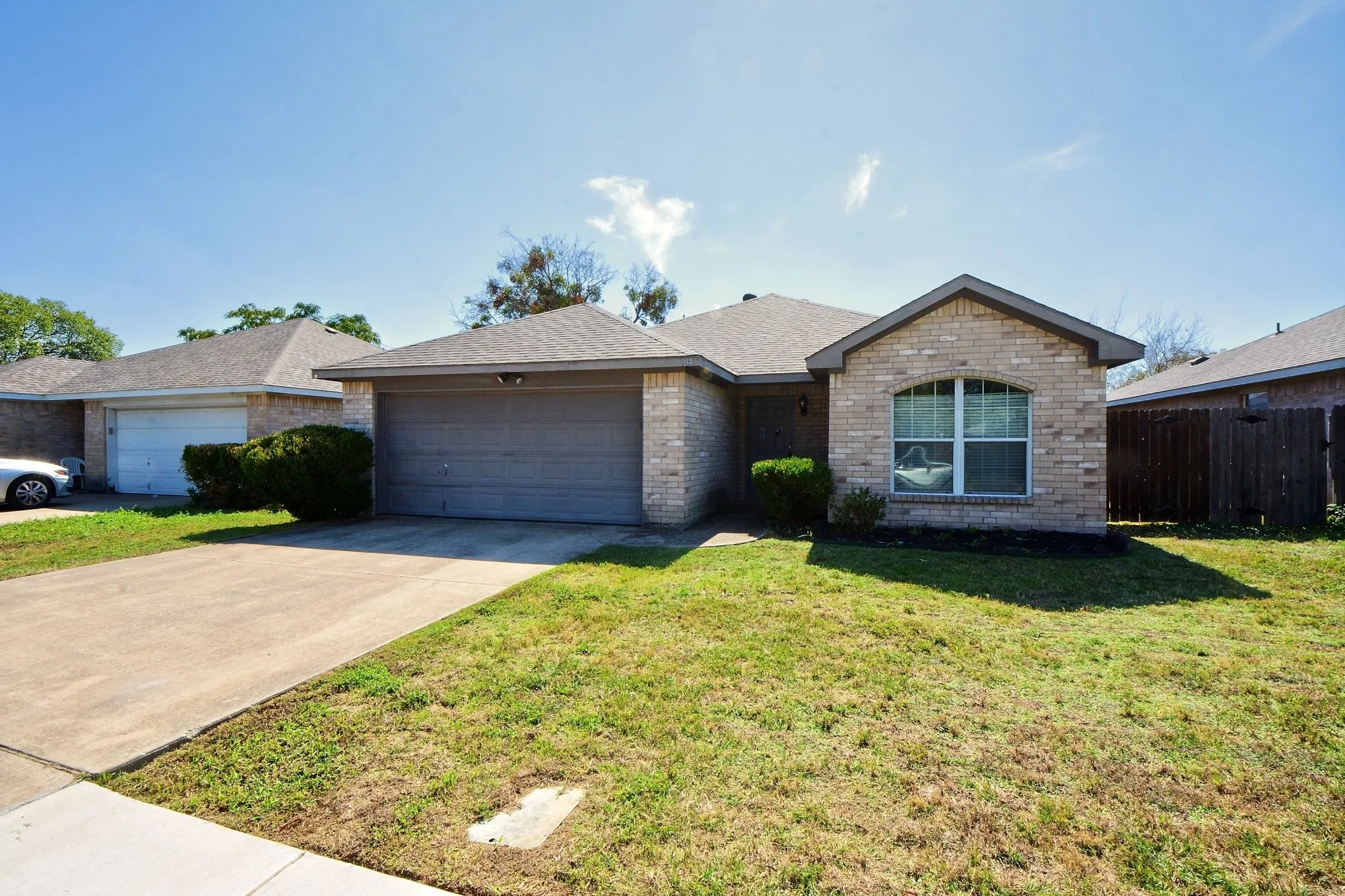 Single Family Residence For Sale in Dallas County , 104 Camden Court, Irving, Texas 75061, 3 Bedroom, 2 Bathroom, 2 Garage spaces, 1,251 Sqft, built in 2006, mls#21398434, Real Estate Agent in Irving, Homes For Sale in Dallas county, Homes For Sale in Irving, Realtor in Irving Texas, Real Estate Brokerage Independent Realty Texas, Luminita Cordes Realtor