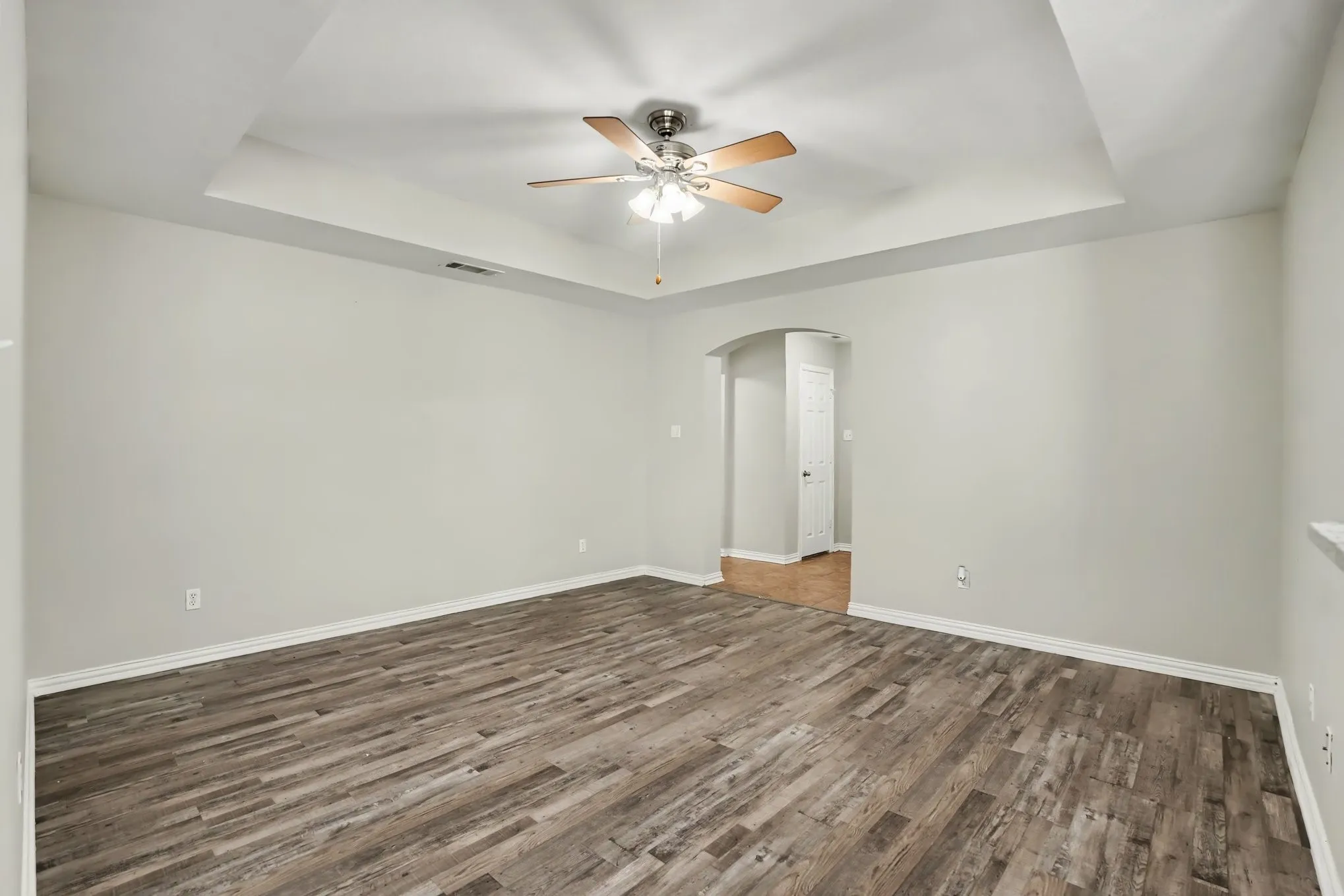 Single Family Residence For Sale in Dallas County , 104 Camden Court, Irving, Texas 75061, 3 Bedroom, 2 Bathroom, 2 Garage spaces, 1,251 Sqft, built in 2006, mls#21398434, Real Estate Agent in Irving, Homes For Sale in Dallas county, Homes For Sale in Irving, Realtor in Irving Texas, Real Estate Brokerage Independent Realty Texas, Luminita Cordes Realtor