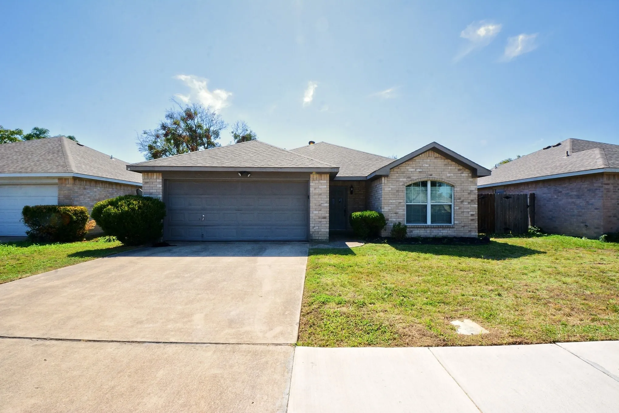 Single Family Residence For Sale in Dallas County , 104 Camden Court, Irving, Texas 75061, 3 Bedroom, 2 Bathroom, 2 Garage spaces, 1,251 Sqft, built in 2006, mls#21398434, Real Estate Agent in Irving, Homes For Sale in Dallas county, Homes For Sale in Irving, Realtor in Irving Texas, Real Estate Brokerage Independent Realty Texas, Luminita Cordes Realtor