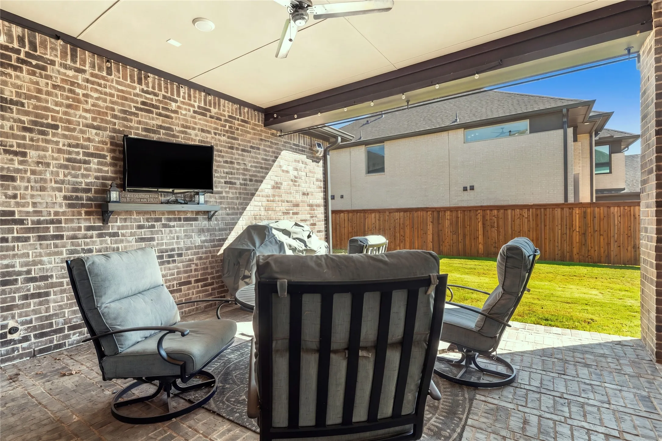 Single Family Residence For Sale in Denton County , 609 Lismore Drive, Frisco, Texas 75036, 5 Bedroom, 7 Bathroom, 3 Garage spaces, 4,263 Sqft, built in 2018, mls#21408478, Real Estate Agent in Frisco, Homes For Sale in Denton county, Homes For Sale in Frisco, Realtor in Frisco Texas, Real Estate Brokerage Independent Realty Texas, Luminita Cordes Realtor