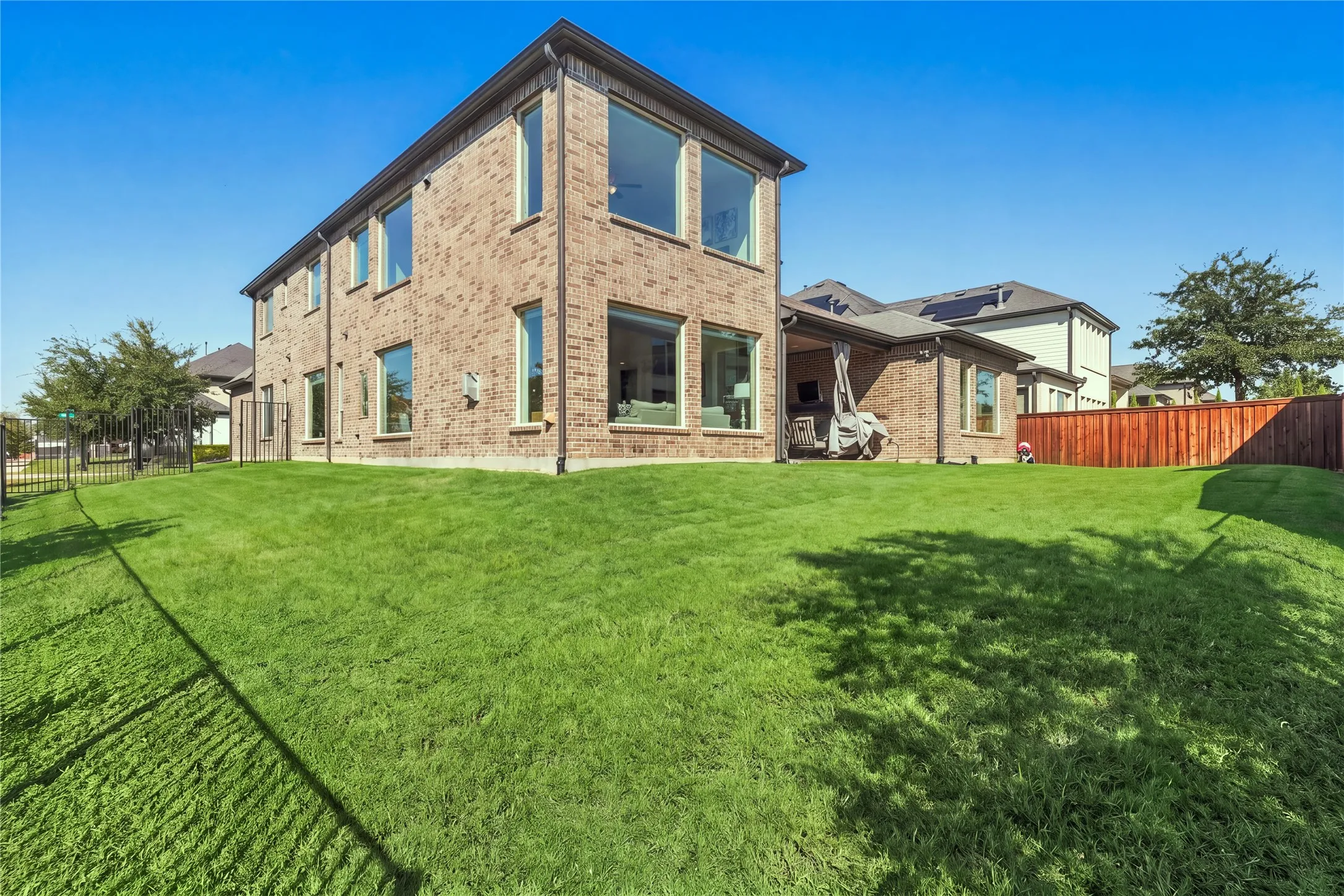 Single Family Residence For Sale in Denton County , 609 Lismore Drive, Frisco, Texas 75036, 5 Bedroom, 7 Bathroom, 3 Garage spaces, 4,263 Sqft, built in 2018, mls#21408478, Real Estate Agent in Frisco, Homes For Sale in Denton county, Homes For Sale in Frisco, Realtor in Frisco Texas, Real Estate Brokerage Independent Realty Texas, Luminita Cordes Realtor