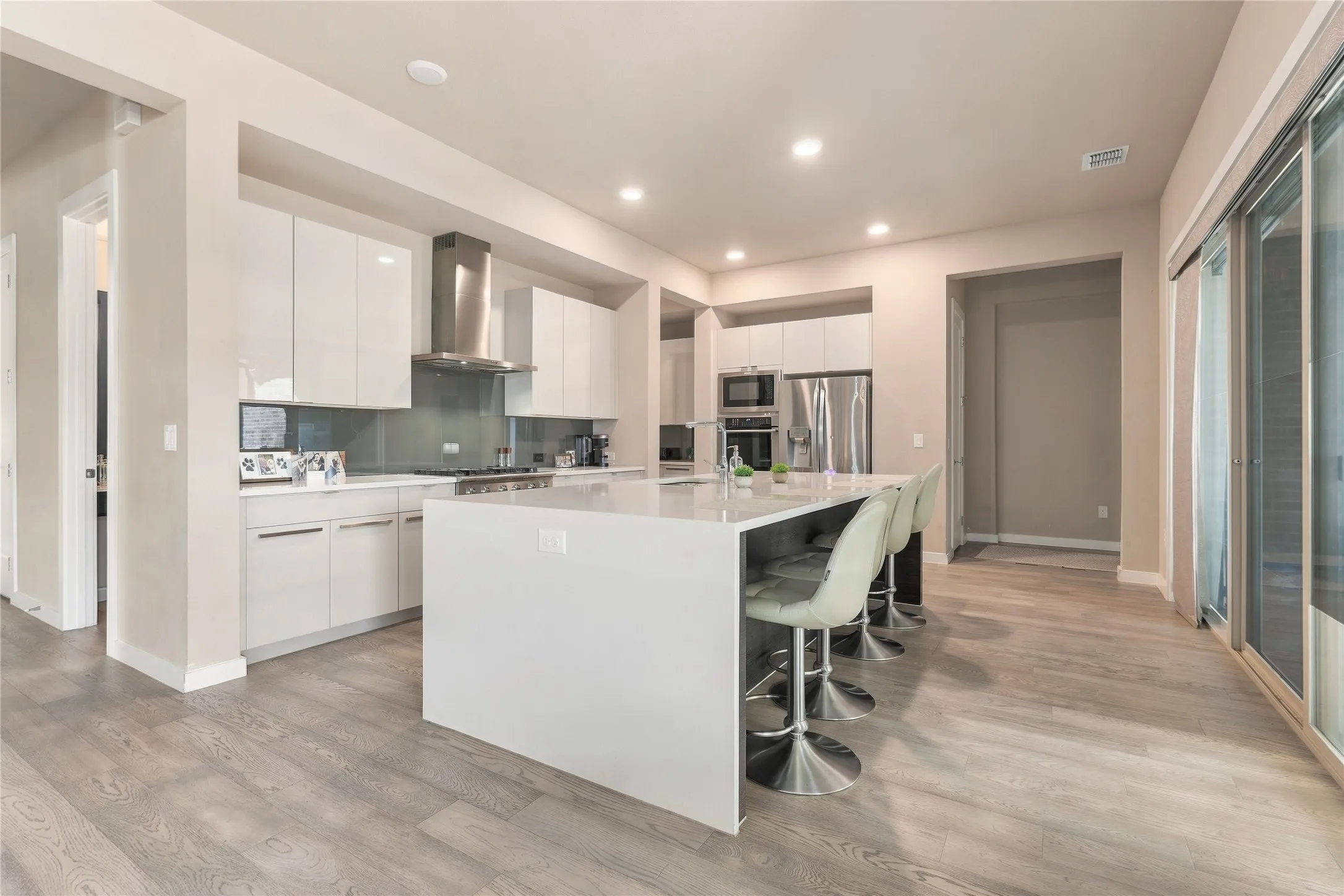 Single Family Residence For Sale in Denton County , 609 Lismore Drive, Frisco, Texas 75036, 5 Bedroom, 7 Bathroom, 3 Garage spaces, 4,263 Sqft, built in 2018, mls#21408478, Real Estate Agent in Frisco, Homes For Sale in Denton county, Homes For Sale in Frisco, Realtor in Frisco Texas, Real Estate Brokerage Independent Realty Texas, Luminita Cordes Realtor