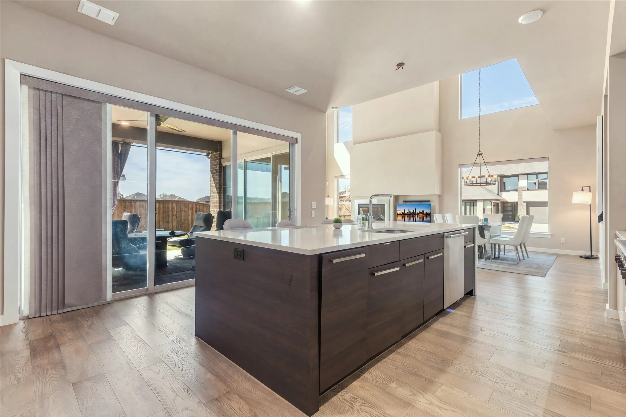Single Family Residence For Sale in Denton County , 609 Lismore Drive, Frisco, Texas 75036, 5 Bedroom, 7 Bathroom, 3 Garage spaces, 4,263 Sqft, built in 2018, mls#21408478, Real Estate Agent in Frisco, Homes For Sale in Denton county, Homes For Sale in Frisco, Realtor in Frisco Texas, Real Estate Brokerage Independent Realty Texas, Luminita Cordes Realtor