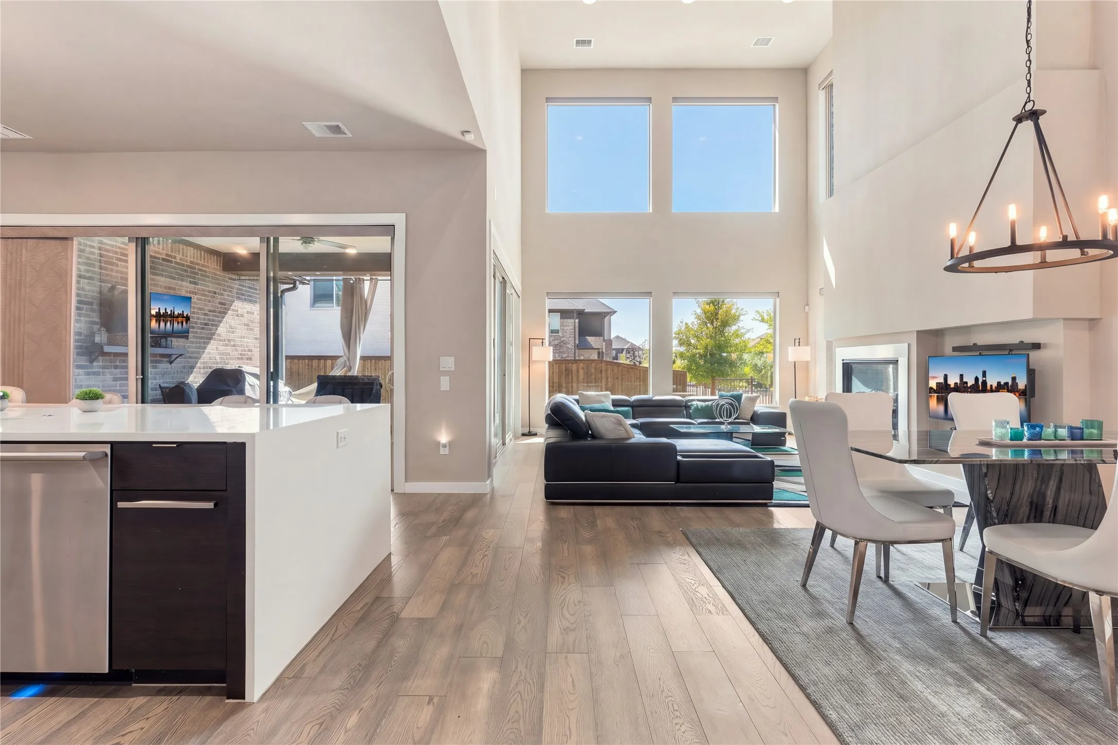 Single Family Residence For Sale in Denton County , 609 Lismore Drive, Frisco, Texas 75036, 5 Bedroom, 7 Bathroom, 3 Garage spaces, 4,263 Sqft, built in 2018, mls#21408478, Real Estate Agent in Frisco, Homes For Sale in Denton county, Homes For Sale in Frisco, Realtor in Frisco Texas, Real Estate Brokerage Independent Realty Texas, Luminita Cordes Realtor