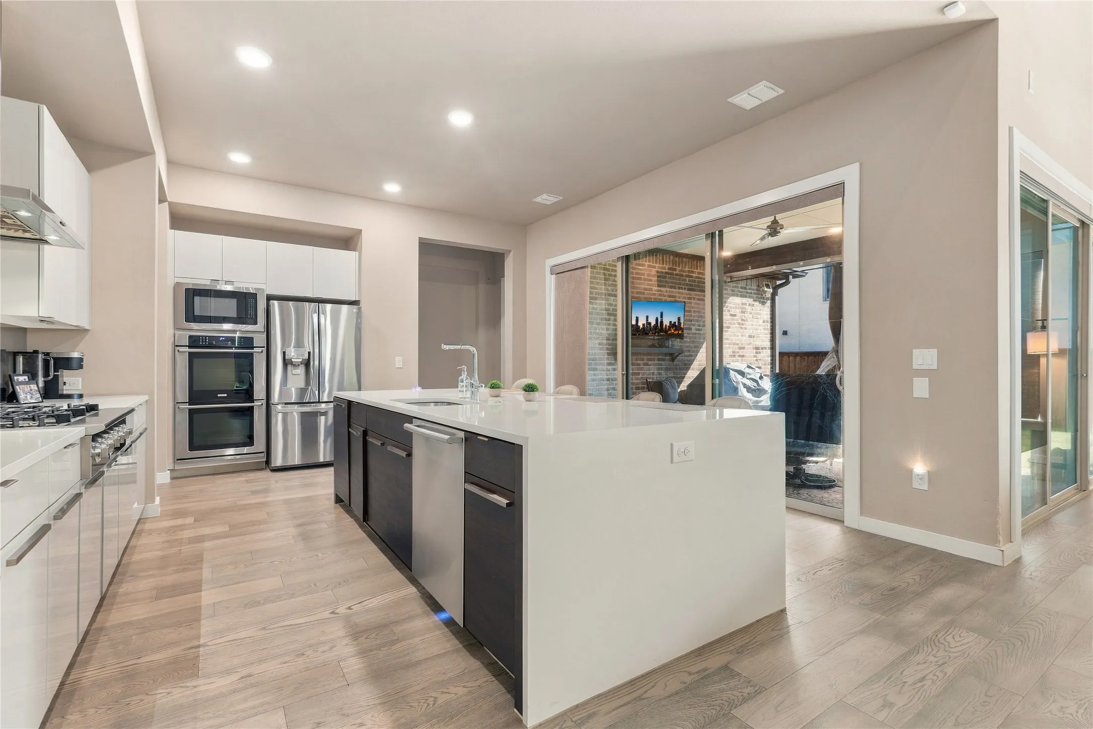 Single Family Residence For Sale in Denton County , 609 Lismore Drive, Frisco, Texas 75036, 5 Bedroom, 7 Bathroom, 3 Garage spaces, 4,263 Sqft, built in 2018, mls#21408478, Real Estate Agent in Frisco, Homes For Sale in Denton county, Homes For Sale in Frisco, Realtor in Frisco Texas, Real Estate Brokerage Independent Realty Texas, Luminita Cordes Realtor