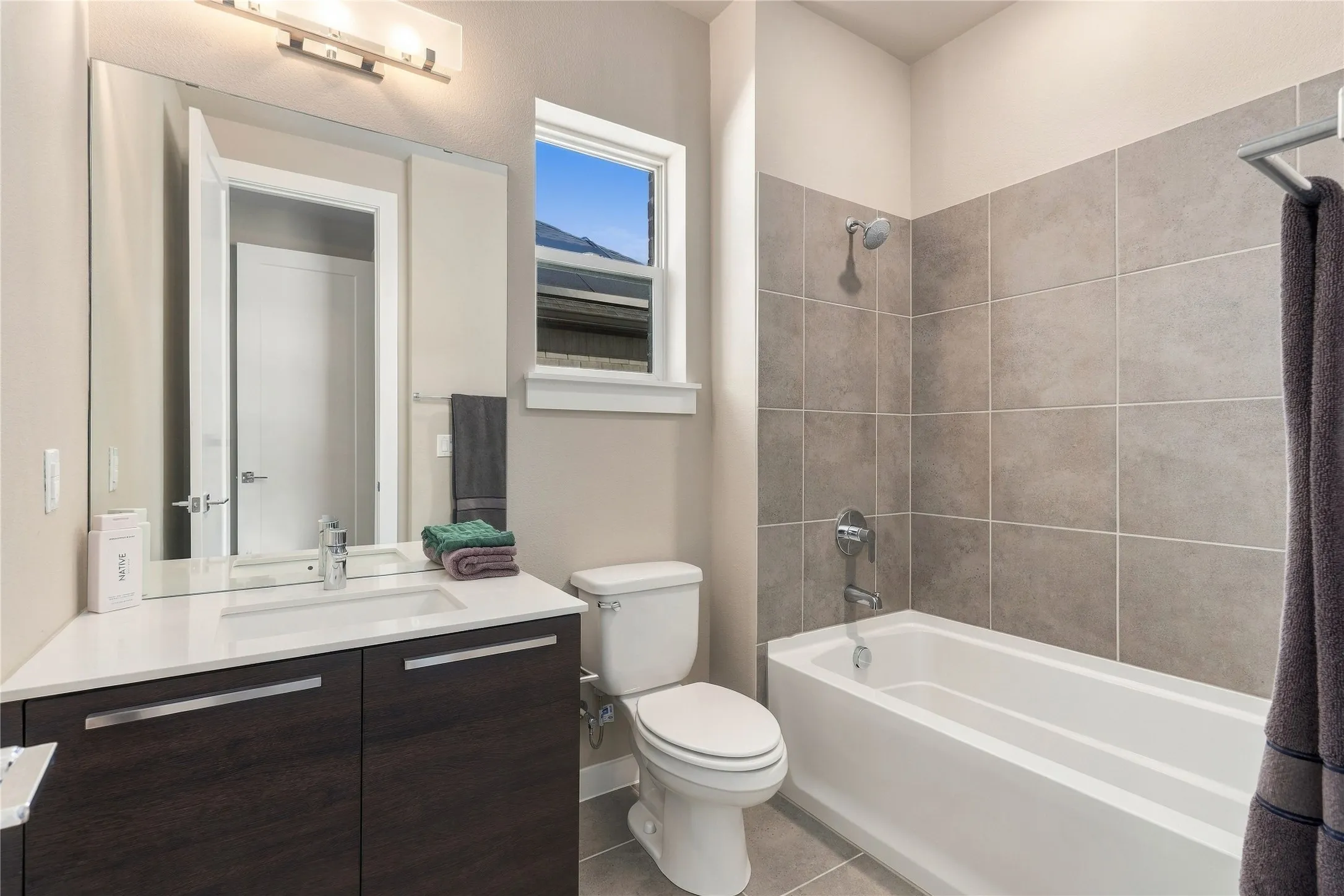 Single Family Residence For Sale in Denton County , 609 Lismore Drive, Frisco, Texas 75036, 5 Bedroom, 7 Bathroom, 3 Garage spaces, 4,263 Sqft, built in 2018, mls#21408478, Real Estate Agent in Frisco, Homes For Sale in Denton county, Homes For Sale in Frisco, Realtor in Frisco Texas, Real Estate Brokerage Independent Realty Texas, Luminita Cordes Realtor