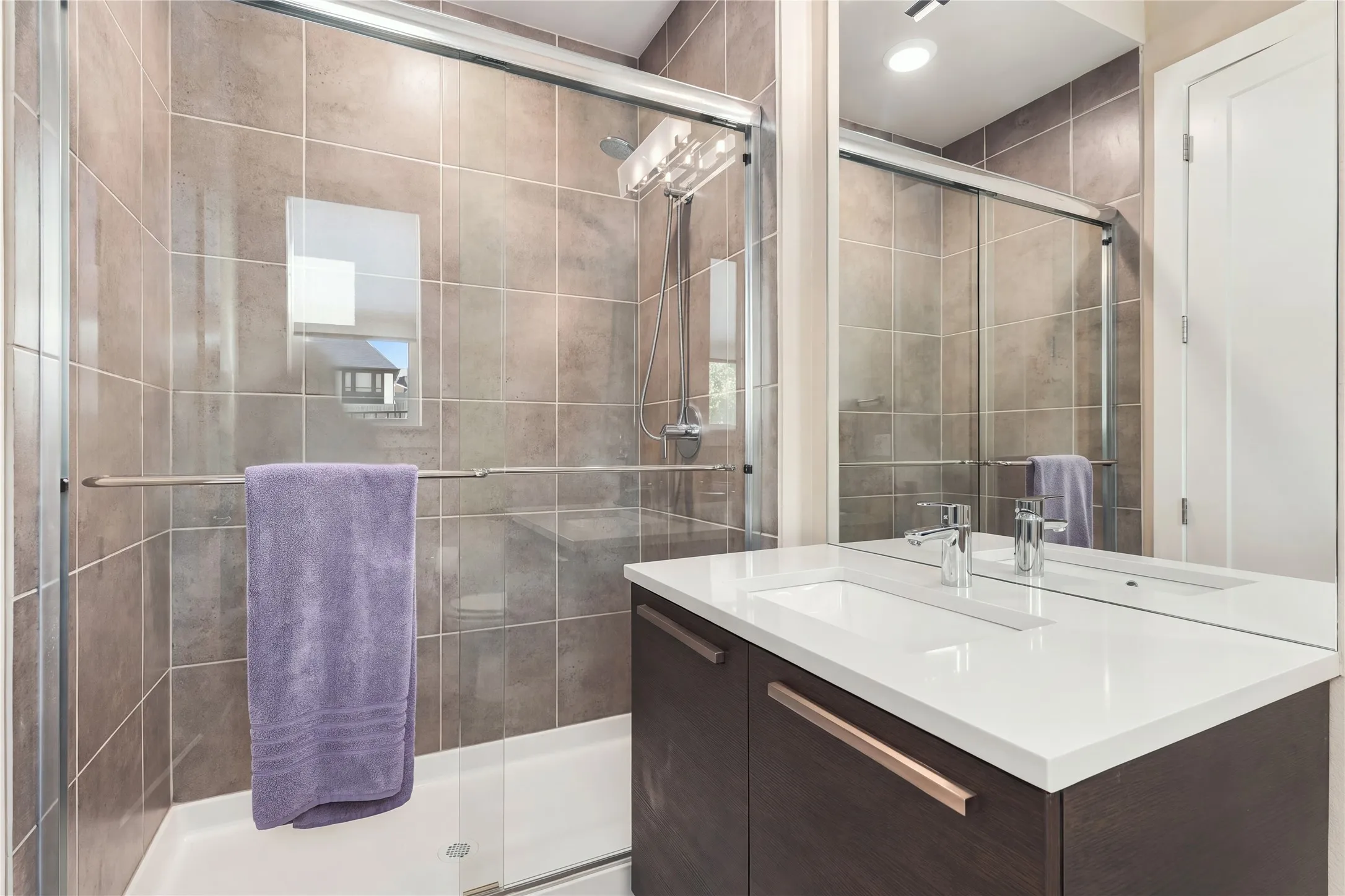 Single Family Residence For Sale in Denton County , 609 Lismore Drive, Frisco, Texas 75036, 5 Bedroom, 7 Bathroom, 3 Garage spaces, 4,263 Sqft, built in 2018, mls#21408478, Real Estate Agent in Frisco, Homes For Sale in Denton county, Homes For Sale in Frisco, Realtor in Frisco Texas, Real Estate Brokerage Independent Realty Texas, Luminita Cordes Realtor