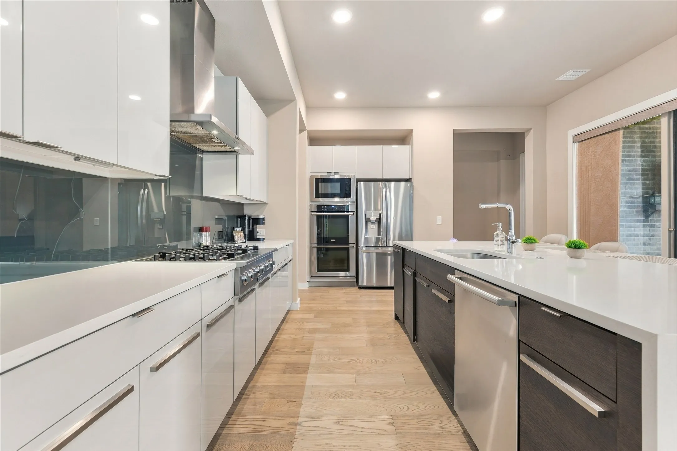 Single Family Residence For Sale in Denton County , 609 Lismore Drive, Frisco, Texas 75036, 5 Bedroom, 7 Bathroom, 3 Garage spaces, 4,263 Sqft, built in 2018, mls#21408478, Real Estate Agent in Frisco, Homes For Sale in Denton county, Homes For Sale in Frisco, Realtor in Frisco Texas, Real Estate Brokerage Independent Realty Texas, Luminita Cordes Realtor