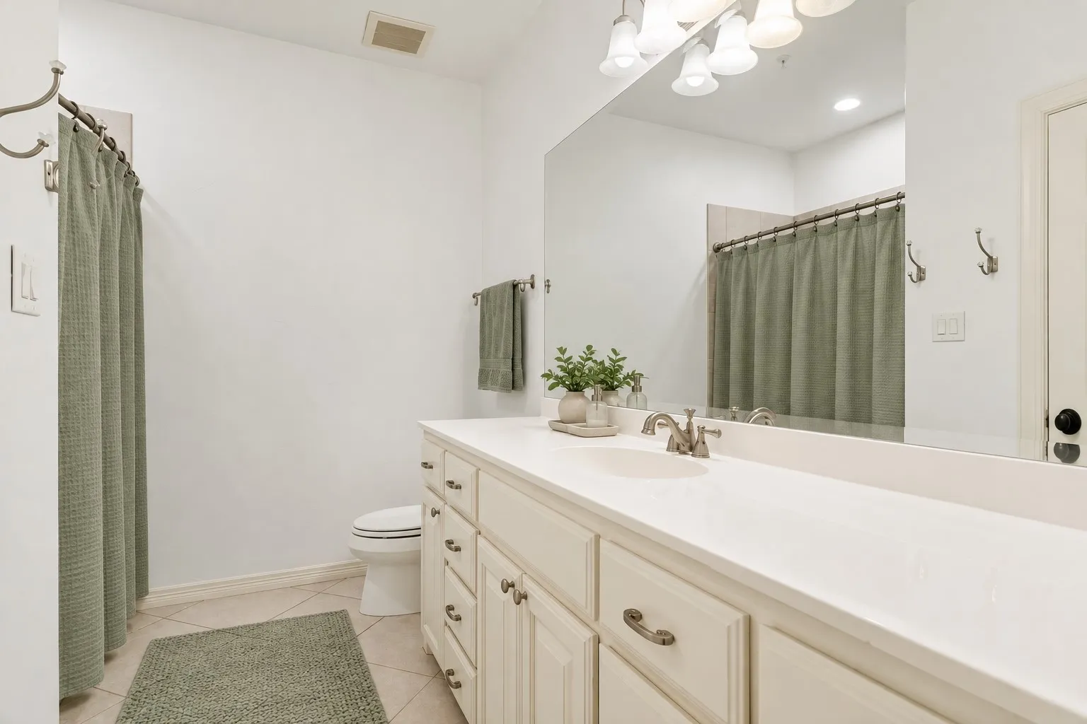 Single Family Residence For Sale in Dallas County , 517 Mobley Way Court, Coppell, Texas 75019, 3 Bedroom, 3 Bathroom, 2 Garage spaces, 2,974 Sqft, built in 2004, mls#21405307, Real Estate Agent in Coppell, Homes For Sale in Dallas county, Homes For Sale in Coppell, Realtor in Coppell Texas, Real Estate Brokerage Independent Realty Texas, Luminita Cordes Realtor