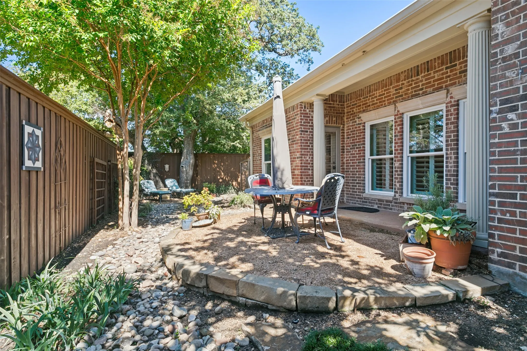 Single Family Residence For Sale in Dallas County , 517 Mobley Way Court, Coppell, Texas 75019, 3 Bedroom, 3 Bathroom, 2 Garage spaces, 2,974 Sqft, built in 2004, mls#21405307, Real Estate Agent in Coppell, Homes For Sale in Dallas county, Homes For Sale in Coppell, Realtor in Coppell Texas, Real Estate Brokerage Independent Realty Texas, Luminita Cordes Realtor
