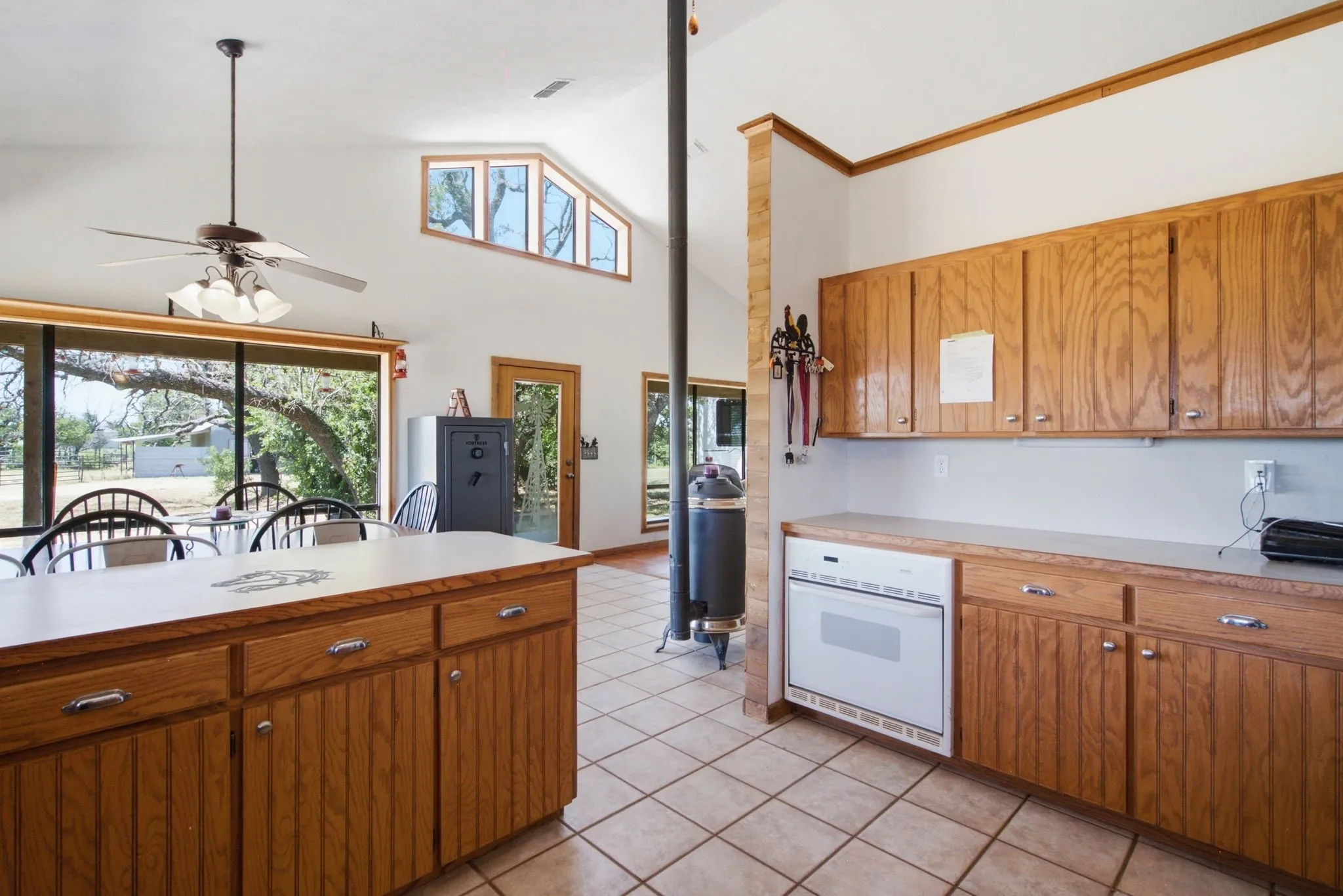 Farm For Sale in Erath County , 3624 County Road 398 12, Stephenville, Texas 76401, 4 Bedroom, 2 Bathroom, 2 Garage spaces, 2,040 Sqft, built in 1999, mls#21408516, Real Estate Agent in Stephenville, Homes For Sale in Erath county, Homes For Sale in Stephenville, Realtor in Stephenville Texas, Real Estate Brokerage Independent Realty Texas, Luminita Cordes Realtor