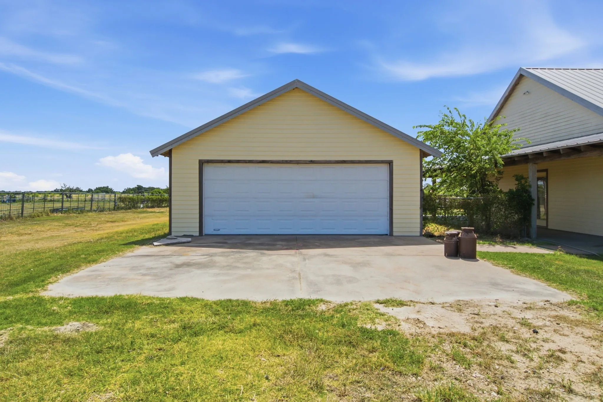 Farm For Sale in Erath County , 3624 County Road 398 12, Stephenville, Texas 76401, 4 Bedroom, 2 Bathroom, 2 Garage spaces, 2,040 Sqft, built in 1999, mls#21408516, Real Estate Agent in Stephenville, Homes For Sale in Erath county, Homes For Sale in Stephenville, Realtor in Stephenville Texas, Real Estate Brokerage Independent Realty Texas, Luminita Cordes Realtor