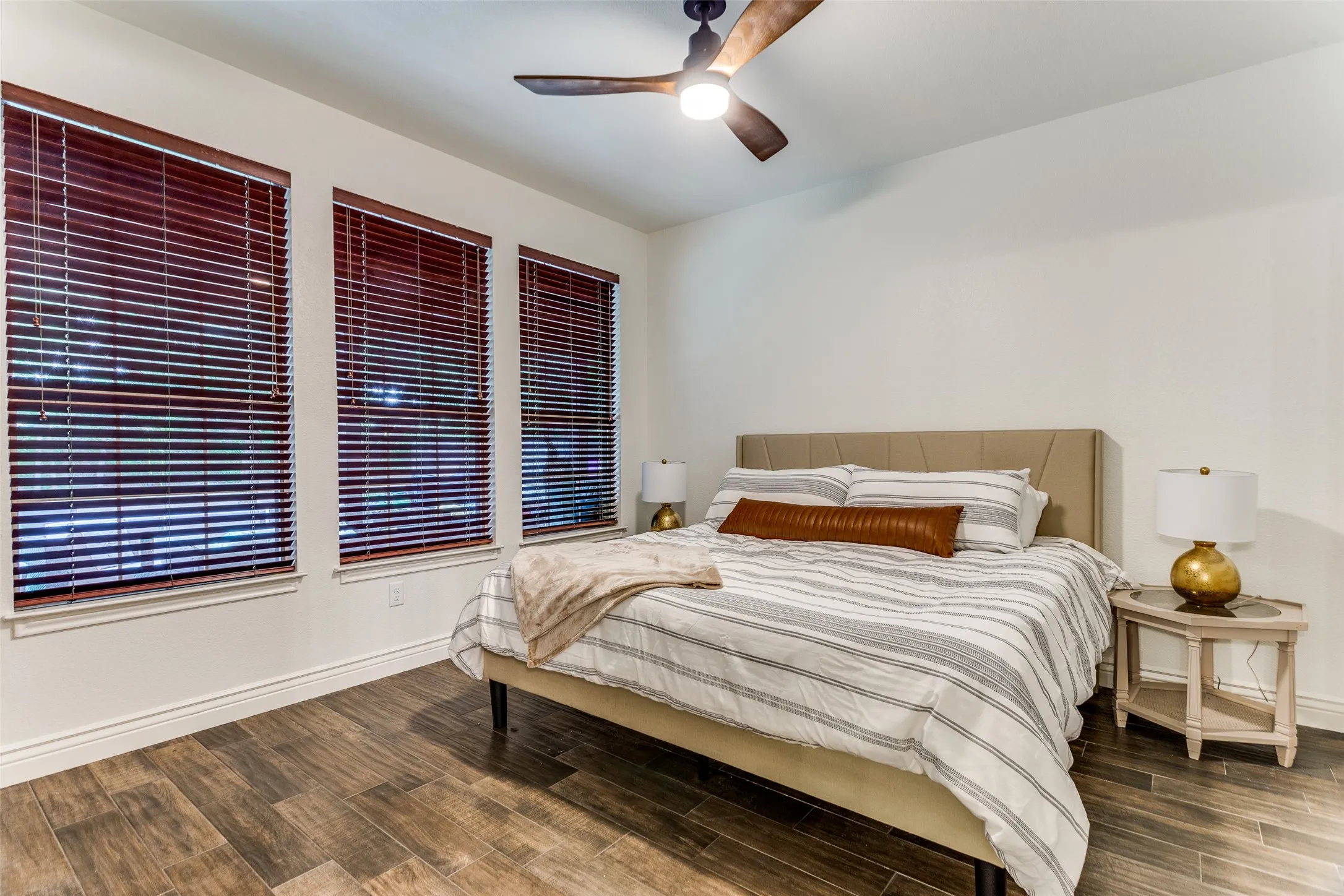 Single Family Residence For Sale in Parker County , 101 Oakwood Drive, Weatherford, Texas 76086, 5 Bedroom, 5 Bathroom, 3 Garage spaces, 3,916 Sqft, built in 2002, mls#21408442, Real Estate Agent in Weatherford, Homes For Sale in Parker county, Homes For Sale in Weatherford, Realtor in Weatherford Texas, Real Estate Brokerage Independent Realty Texas, Luminita Cordes Realtor