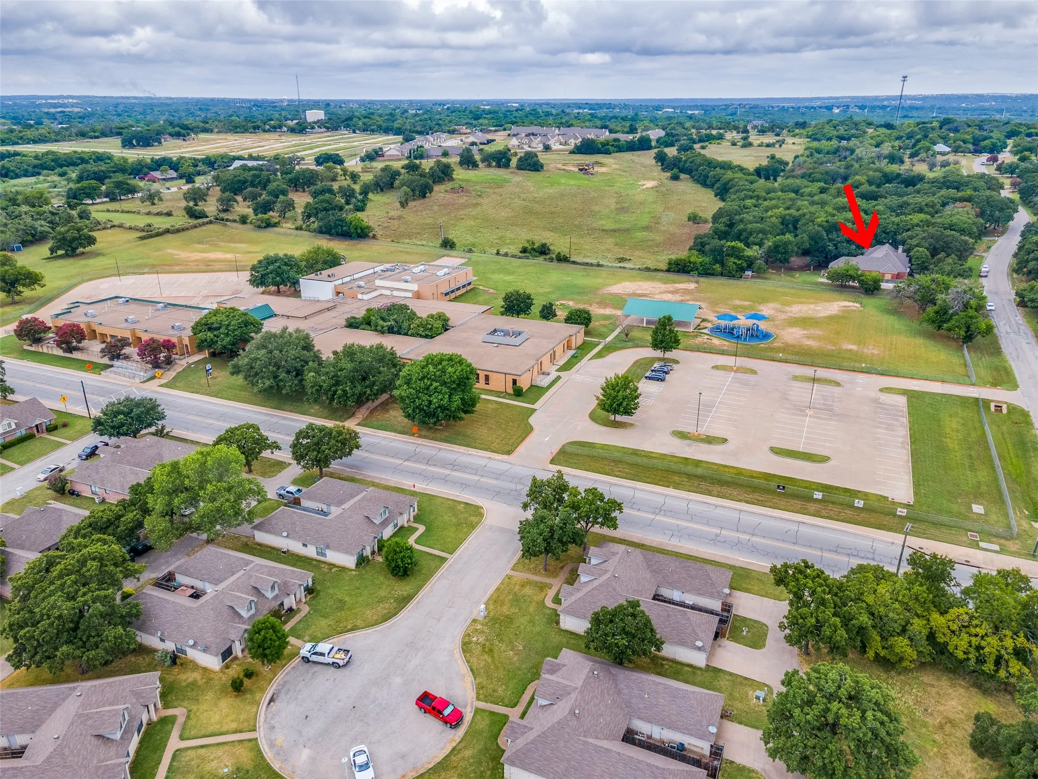 Single Family Residence For Sale in Parker County , 101 Oakwood Drive, Weatherford, Texas 76086, 5 Bedroom, 5 Bathroom, 3 Garage spaces, 3,916 Sqft, built in 2002, mls#21408442, Real Estate Agent in Weatherford, Homes For Sale in Parker county, Homes For Sale in Weatherford, Realtor in Weatherford Texas, Real Estate Brokerage Independent Realty Texas, Luminita Cordes Realtor