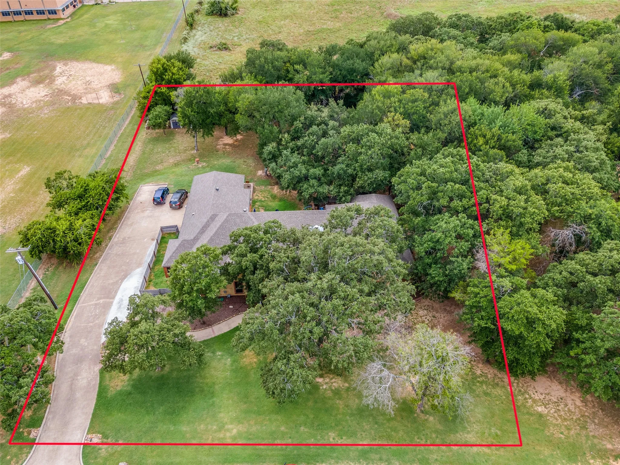 Single Family Residence For Sale in Parker County , 101 Oakwood Drive, Weatherford, Texas 76086, 5 Bedroom, 5 Bathroom, 3 Garage spaces, 3,916 Sqft, built in 2002, mls#21408442, Real Estate Agent in Weatherford, Homes For Sale in Parker county, Homes For Sale in Weatherford, Realtor in Weatherford Texas, Real Estate Brokerage Independent Realty Texas, Luminita Cordes Realtor
