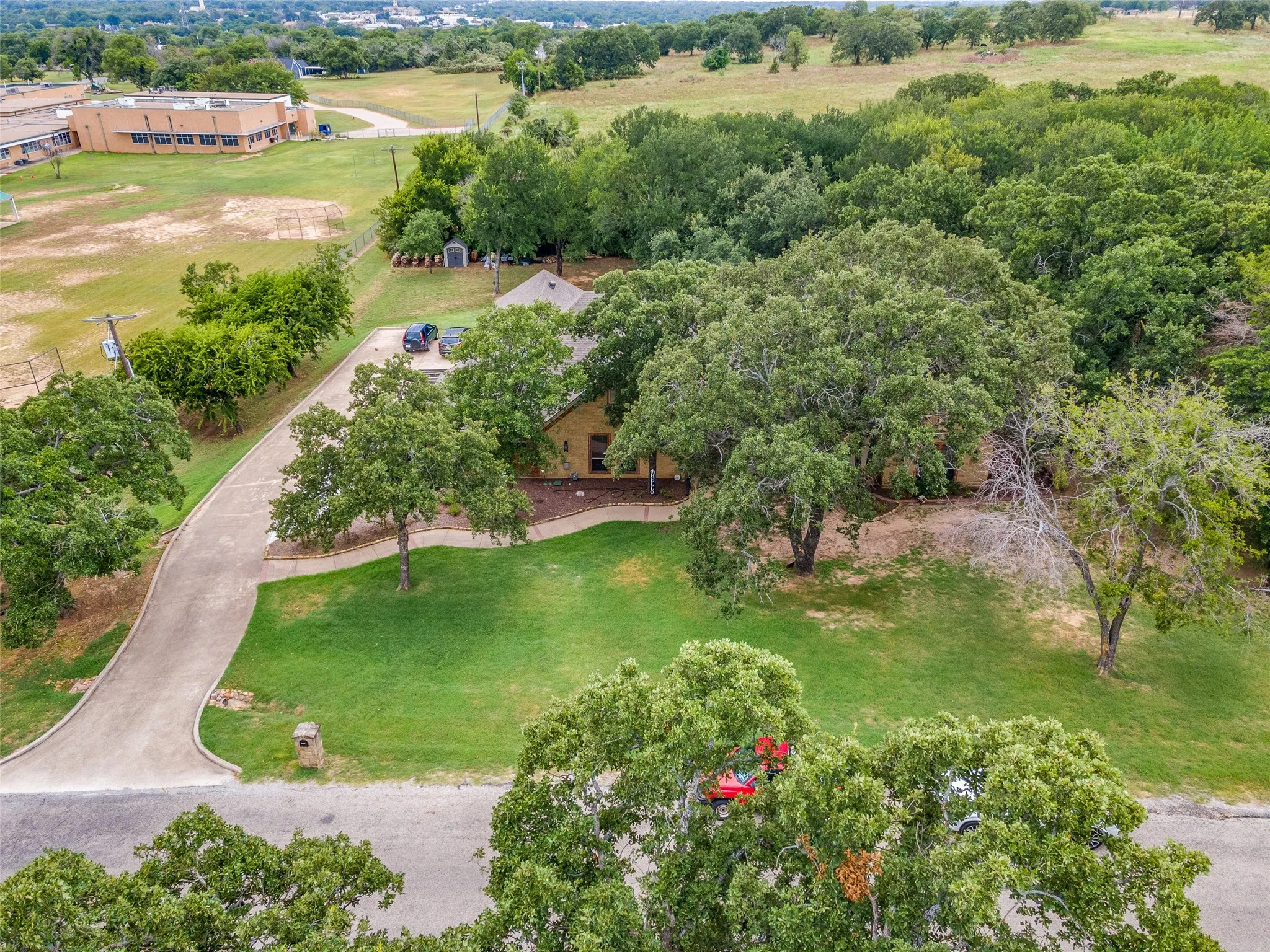 Single Family Residence For Sale in Parker County , 101 Oakwood Drive, Weatherford, Texas 76086, 5 Bedroom, 5 Bathroom, 3 Garage spaces, 3,916 Sqft, built in 2002, mls#21408442, Real Estate Agent in Weatherford, Homes For Sale in Parker county, Homes For Sale in Weatherford, Realtor in Weatherford Texas, Real Estate Brokerage Independent Realty Texas, Luminita Cordes Realtor