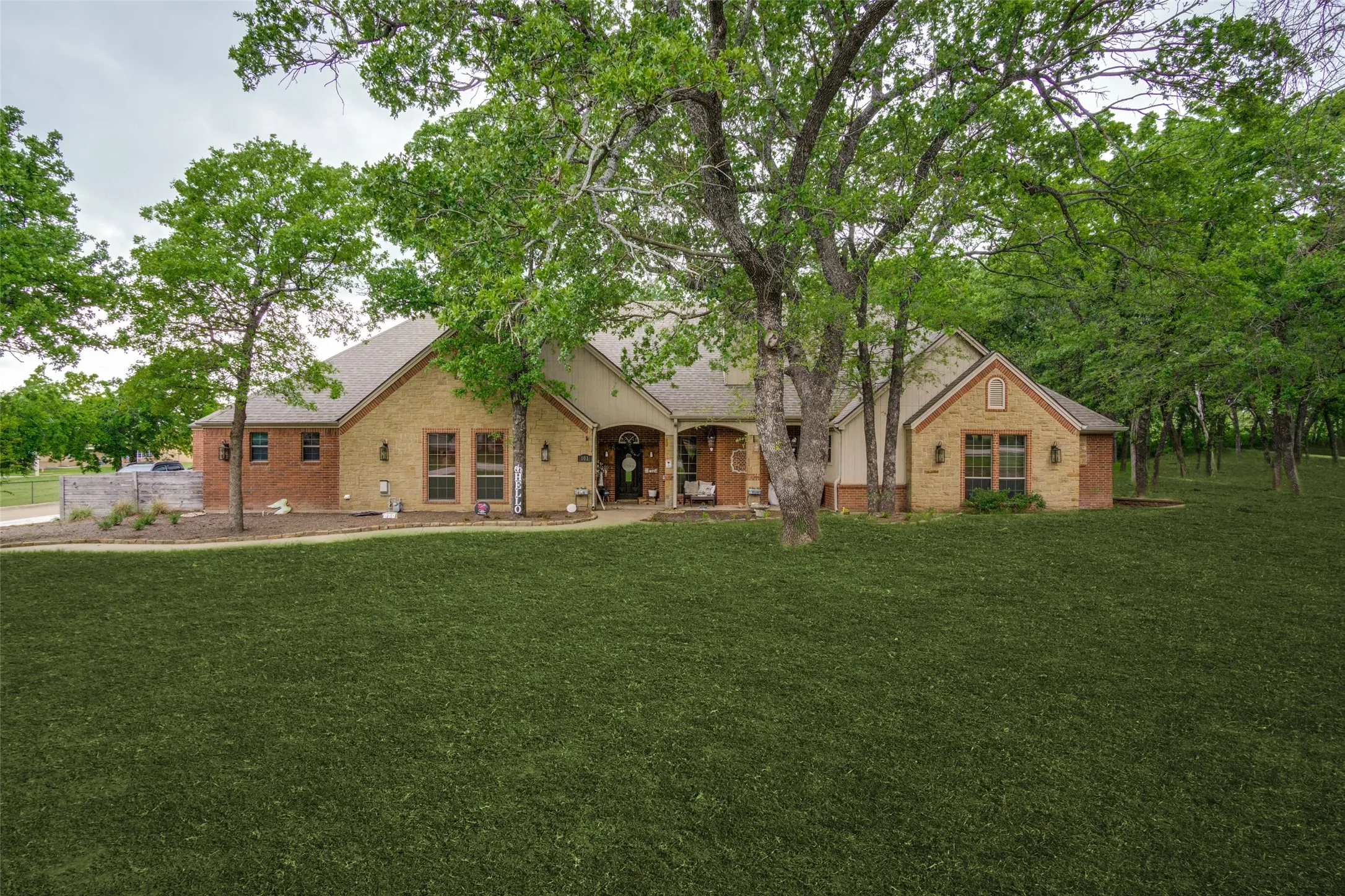 Single Family Residence For Sale in Parker County , 101 Oakwood Drive, Weatherford, Texas 76086, 5 Bedroom, 5 Bathroom, 3 Garage spaces, 3,916 Sqft, built in 2002, mls#21408442, Real Estate Agent in Weatherford, Homes For Sale in Parker county, Homes For Sale in Weatherford, Realtor in Weatherford Texas, Real Estate Brokerage Independent Realty Texas, Luminita Cordes Realtor