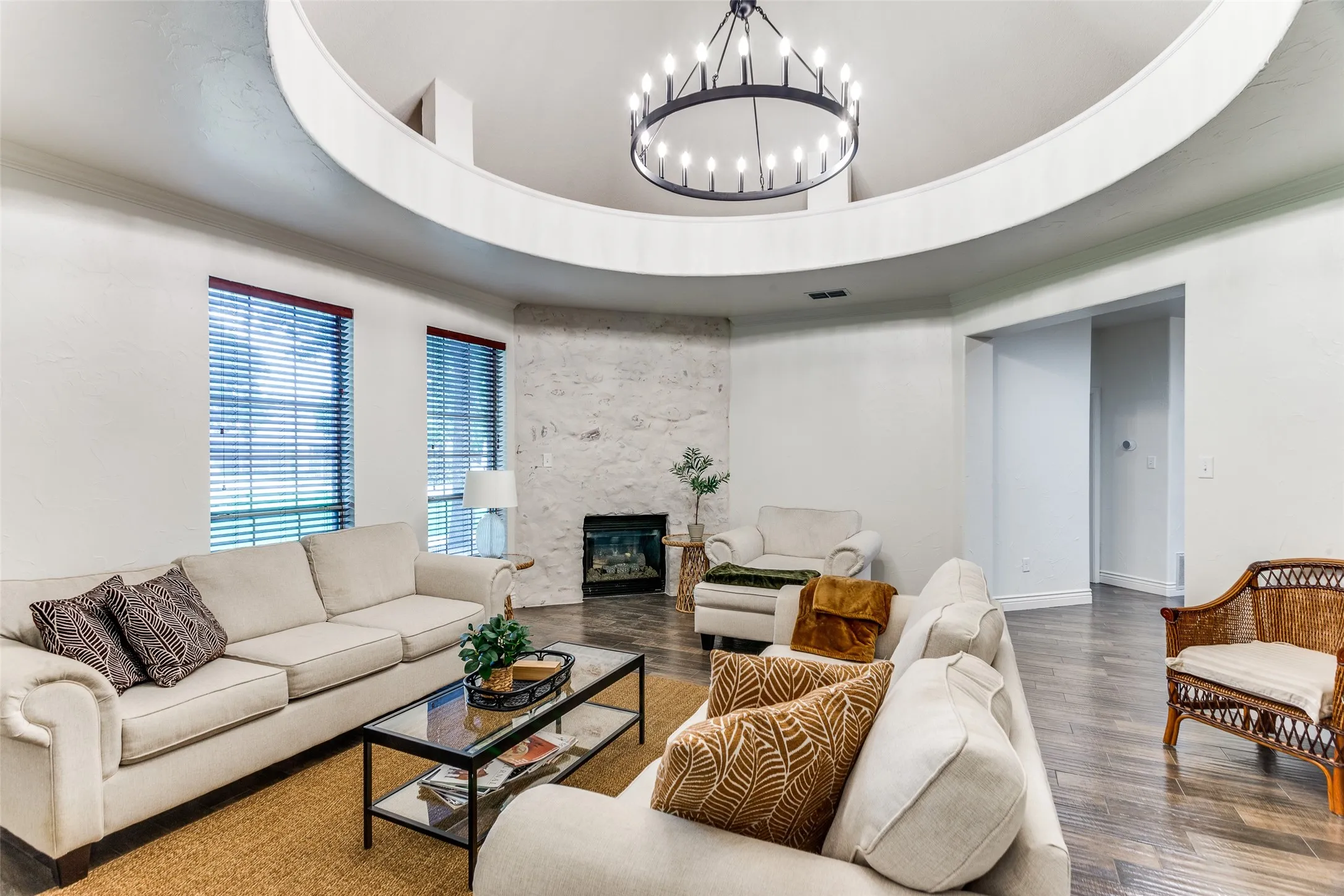 Single Family Residence For Sale in Parker County , 101 Oakwood Drive, Weatherford, Texas 76086, 5 Bedroom, 5 Bathroom, 3 Garage spaces, 3,916 Sqft, built in 2002, mls#21408442, Real Estate Agent in Weatherford, Homes For Sale in Parker county, Homes For Sale in Weatherford, Realtor in Weatherford Texas, Real Estate Brokerage Independent Realty Texas, Luminita Cordes Realtor