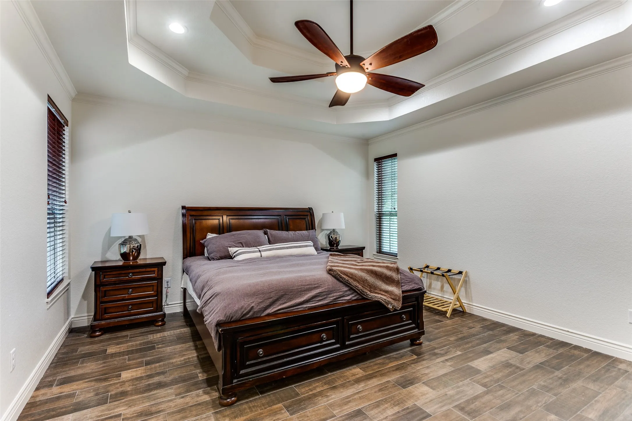 Single Family Residence For Sale in Parker County , 101 Oakwood Drive, Weatherford, Texas 76086, 5 Bedroom, 5 Bathroom, 3 Garage spaces, 3,916 Sqft, built in 2002, mls#21408442, Real Estate Agent in Weatherford, Homes For Sale in Parker county, Homes For Sale in Weatherford, Realtor in Weatherford Texas, Real Estate Brokerage Independent Realty Texas, Luminita Cordes Realtor