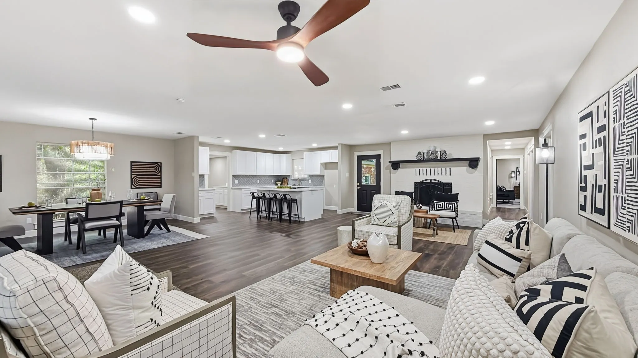 Single Family Residence For Sale in Johnson County , 1004 Lakeview Drive, Joshua, Texas 76058, 3 Bedroom, 3 Bathroom, 2 Garage spaces, 2,408 Sqft, built in 1980, mls#21408176, Real Estate Agent in Joshua, Homes For Sale in Johnson county, Homes For Sale in Joshua, Realtor in Joshua Texas, Real Estate Brokerage Independent Realty Texas, Luminita Cordes Realtor