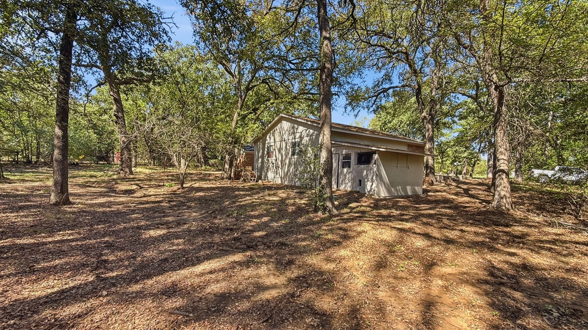 Single Family Residence For Sale in Johnson County , 1004 Lakeview Drive, Joshua, Texas 76058, 3 Bedroom, 3 Bathroom, 2 Garage spaces, 2,408 Sqft, built in 1980, mls#21408176, Real Estate Agent in Joshua, Homes For Sale in Johnson county, Homes For Sale in Joshua, Realtor in Joshua Texas, Real Estate Brokerage Independent Realty Texas, Luminita Cordes Realtor