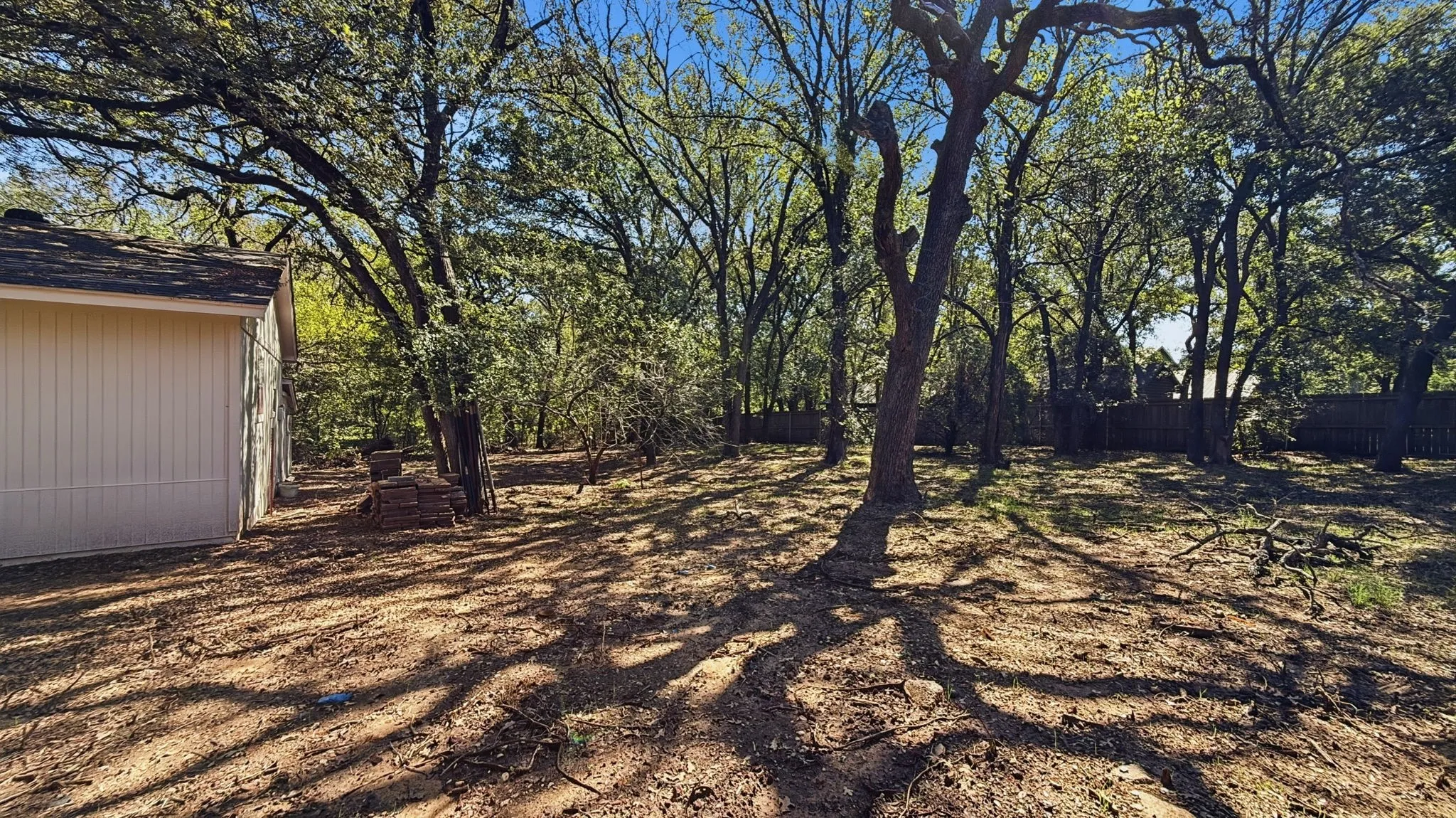 Single Family Residence For Sale in Johnson County , 1004 Lakeview Drive, Joshua, Texas 76058, 3 Bedroom, 3 Bathroom, 2 Garage spaces, 2,408 Sqft, built in 1980, mls#21408176, Real Estate Agent in Joshua, Homes For Sale in Johnson county, Homes For Sale in Joshua, Realtor in Joshua Texas, Real Estate Brokerage Independent Realty Texas, Luminita Cordes Realtor