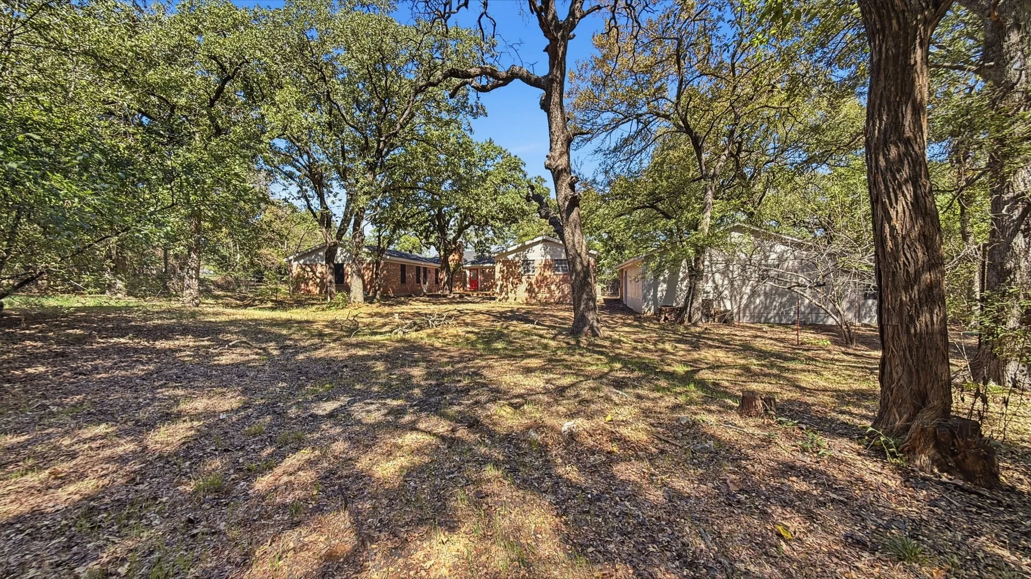 Single Family Residence For Sale in Johnson County , 1004 Lakeview Drive, Joshua, Texas 76058, 3 Bedroom, 3 Bathroom, 2 Garage spaces, 2,408 Sqft, built in 1980, mls#21408176, Real Estate Agent in Joshua, Homes For Sale in Johnson county, Homes For Sale in Joshua, Realtor in Joshua Texas, Real Estate Brokerage Independent Realty Texas, Luminita Cordes Realtor