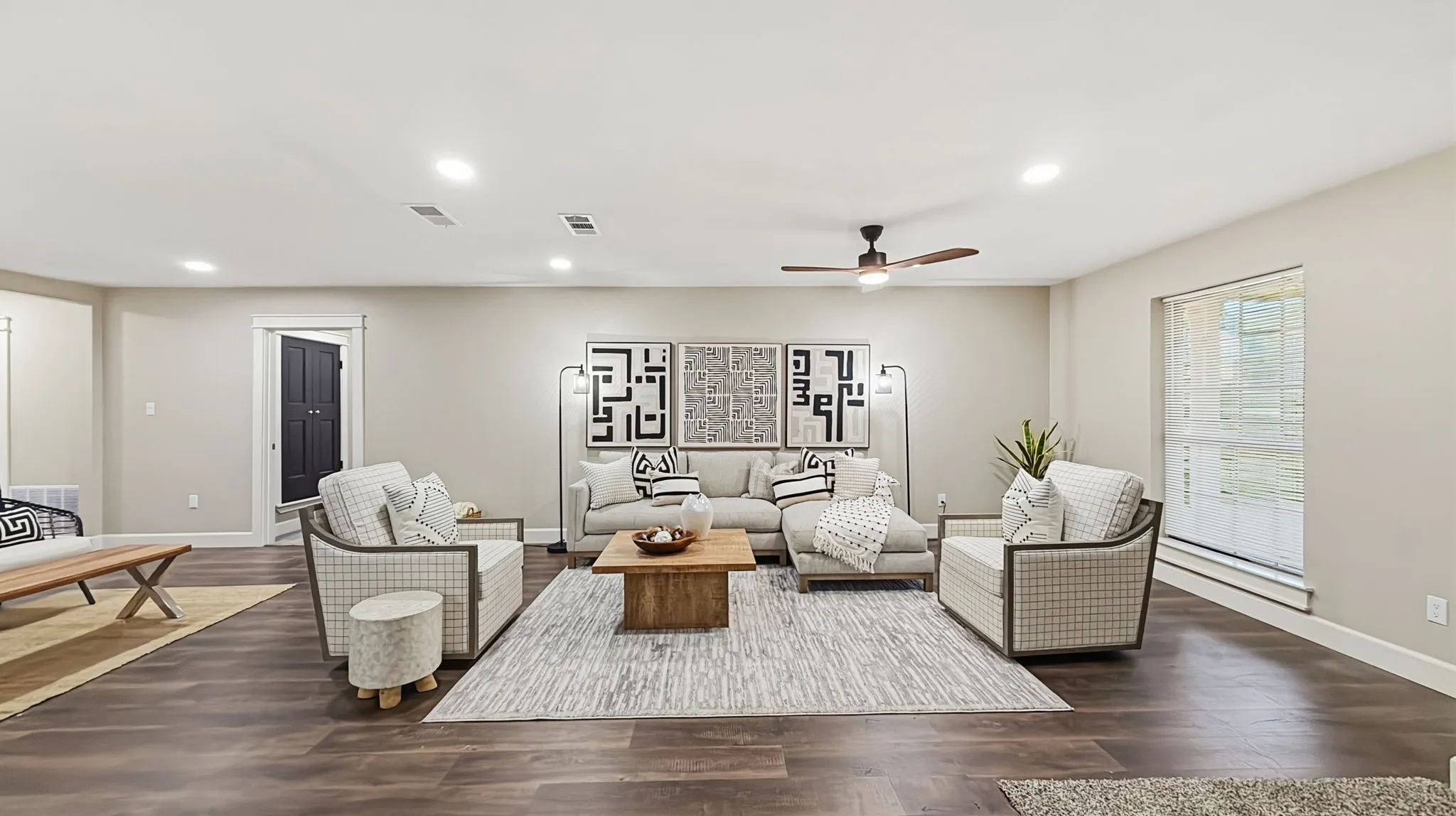 Single Family Residence For Sale in Johnson County , 1004 Lakeview Drive, Joshua, Texas 76058, 3 Bedroom, 3 Bathroom, 2 Garage spaces, 2,408 Sqft, built in 1980, mls#21408176, Real Estate Agent in Joshua, Homes For Sale in Johnson county, Homes For Sale in Joshua, Realtor in Joshua Texas, Real Estate Brokerage Independent Realty Texas, Luminita Cordes Realtor