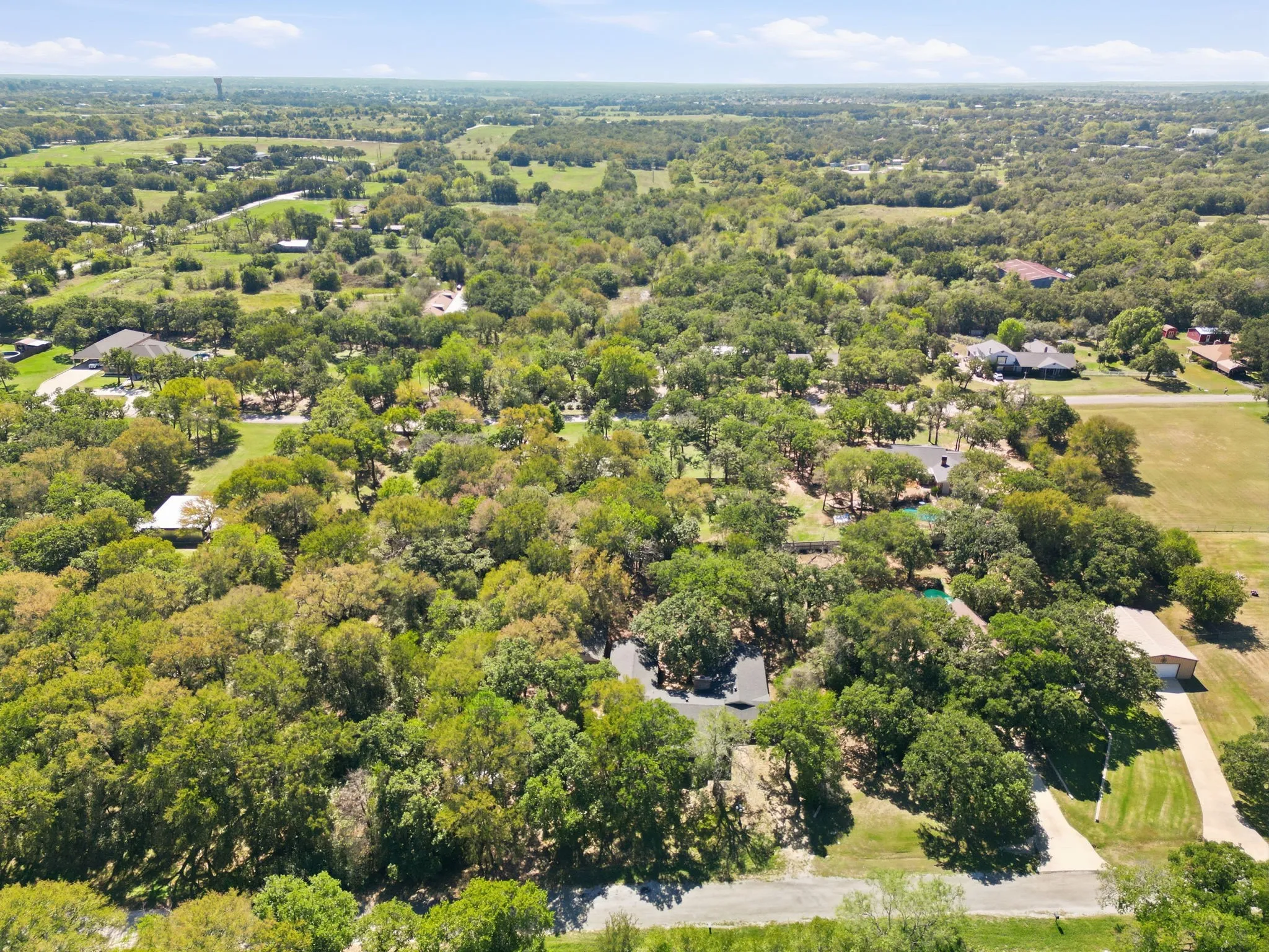 Single Family Residence For Sale in Johnson County , 1004 Lakeview Drive, Joshua, Texas 76058, 3 Bedroom, 3 Bathroom, 2 Garage spaces, 2,408 Sqft, built in 1980, mls#21408176, Real Estate Agent in Joshua, Homes For Sale in Johnson county, Homes For Sale in Joshua, Realtor in Joshua Texas, Real Estate Brokerage Independent Realty Texas, Luminita Cordes Realtor