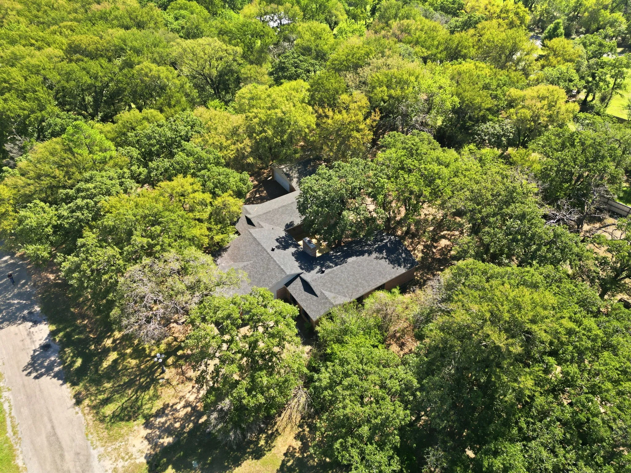 Single Family Residence For Sale in Johnson County , 1004 Lakeview Drive, Joshua, Texas 76058, 3 Bedroom, 3 Bathroom, 2 Garage spaces, 2,408 Sqft, built in 1980, mls#21408176, Real Estate Agent in Joshua, Homes For Sale in Johnson county, Homes For Sale in Joshua, Realtor in Joshua Texas, Real Estate Brokerage Independent Realty Texas, Luminita Cordes Realtor
