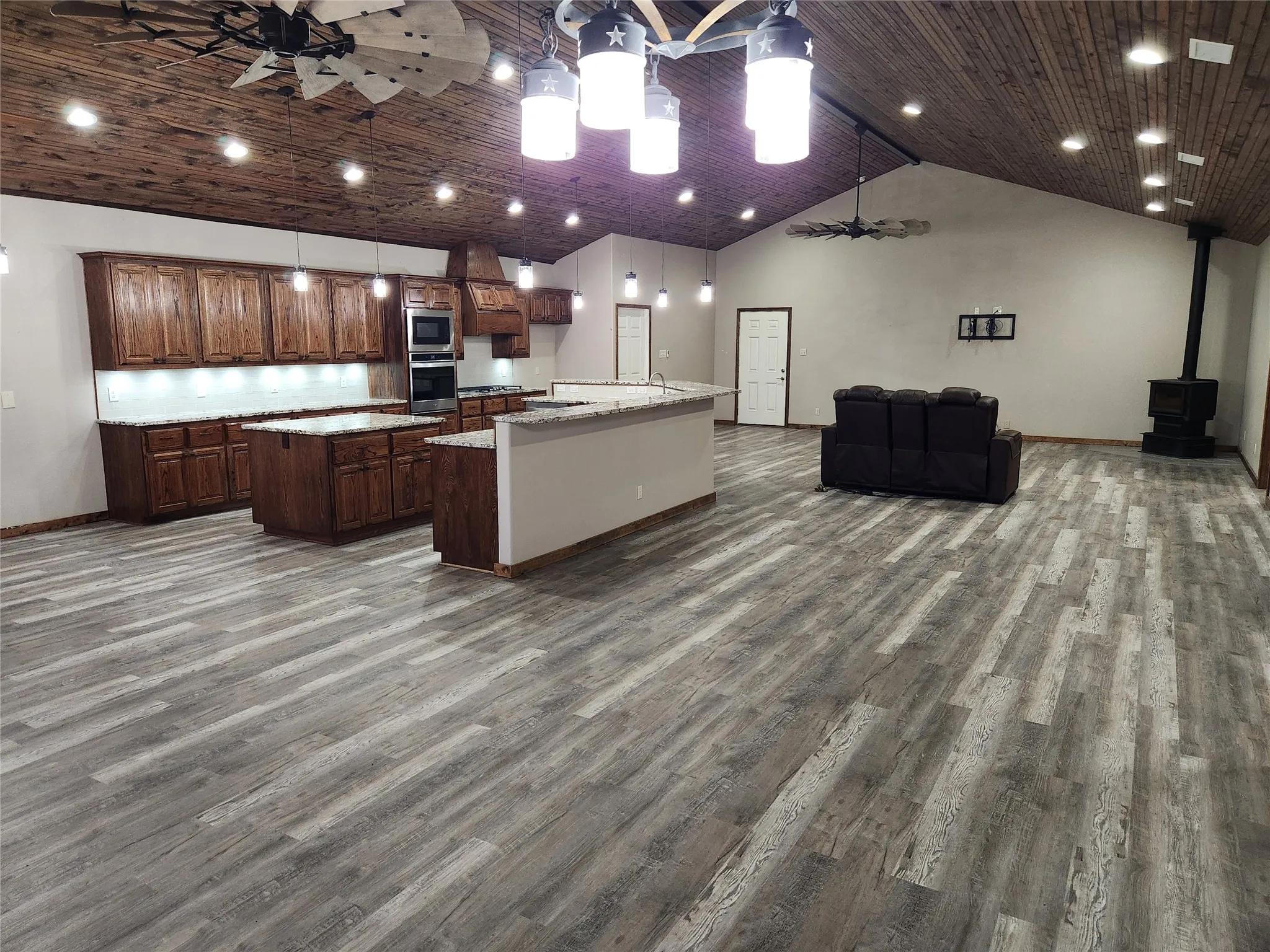 Single Family Residence For Sale in Jones County , 6702 E Lake Road, Abilene, Texas 79601, 4 Bedroom, 3 Bathroom, 2 Garage spaces, 3,000 Sqft, built in 2020, mls#21403243, Real Estate Agent in Abilene, Homes For Sale in Jones county, Homes For Sale in Abilene, Realtor in Abilene Texas, Real Estate Brokerage Independent Realty Texas, Luminita Cordes Realtor