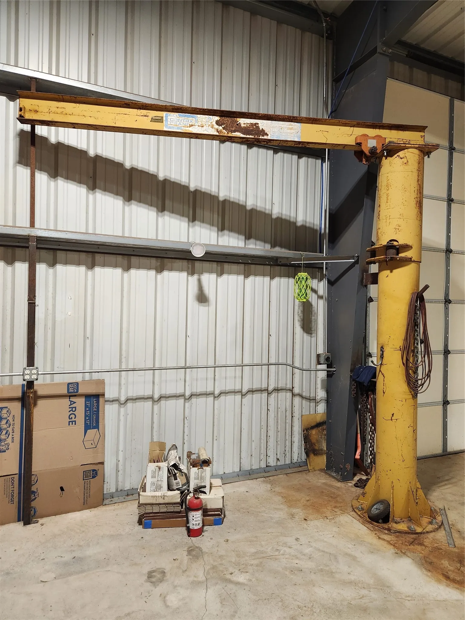 Heavy duty rotating crane arm.