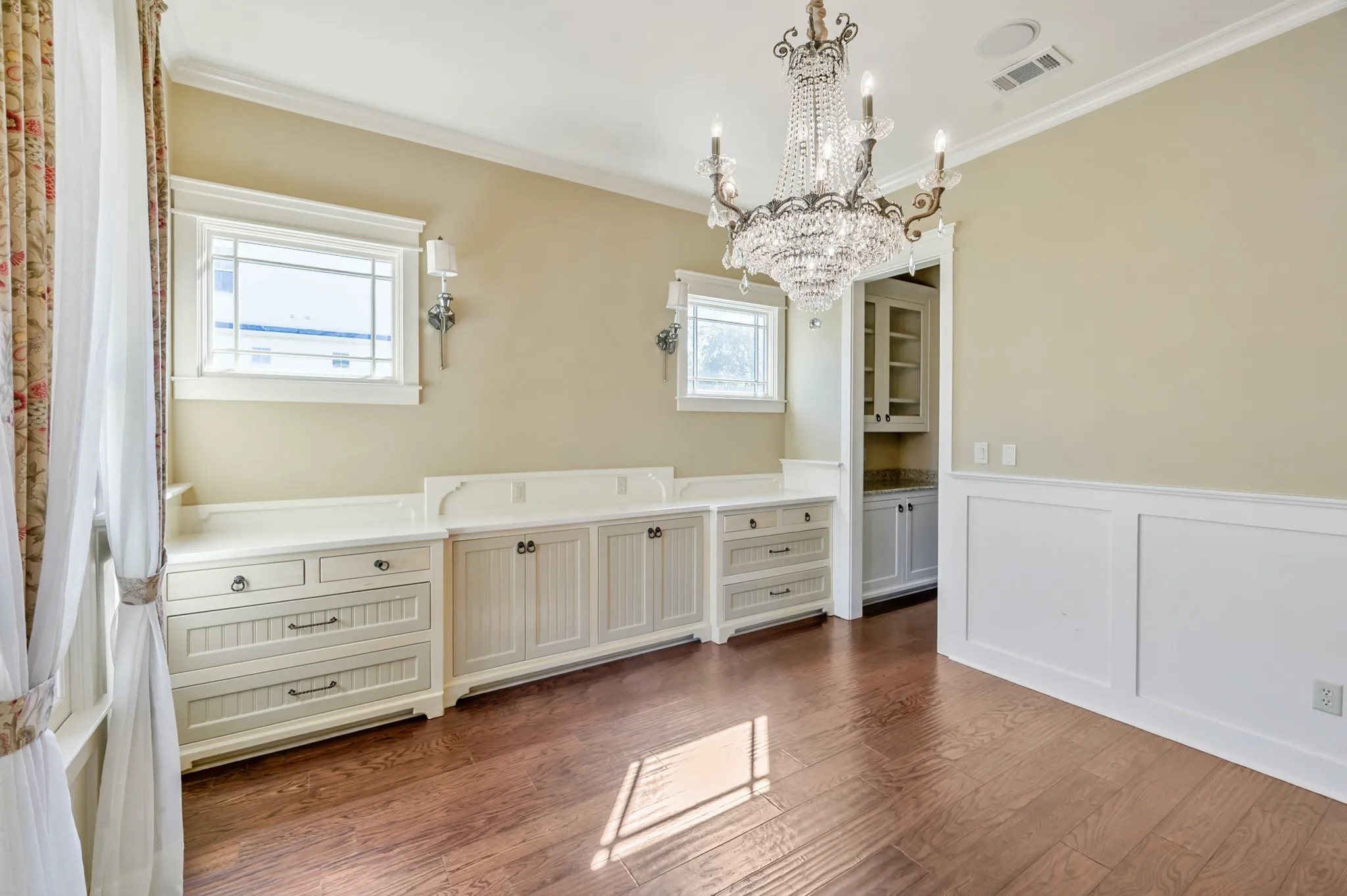 Single Family Residence For Sale in Rockwall County , 1034 Saint Thomas Court, Rockwall, Texas 75087, 4 Bedroom, 4 Bathroom, 2 Garage spaces, 3,380 Sqft, built in 2006, mls#21407968, Real Estate Agent in Rockwall, Homes For Sale in Rockwall county, Homes For Sale in Rockwall, Realtor in Rockwall Texas, Real Estate Brokerage Independent Realty Texas, Luminita Cordes Realtor