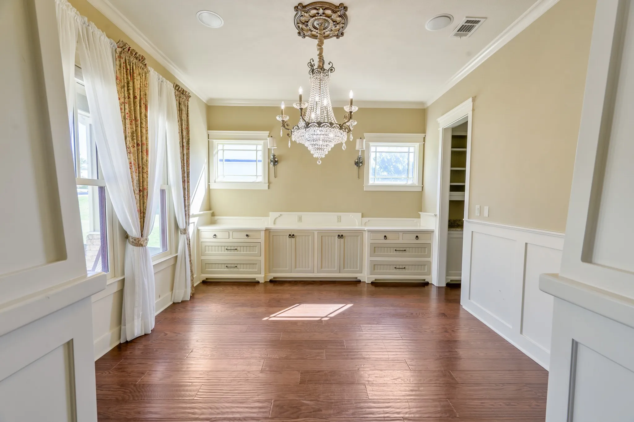 Single Family Residence For Sale in Rockwall County , 1034 Saint Thomas Court, Rockwall, Texas 75087, 4 Bedroom, 4 Bathroom, 2 Garage spaces, 3,380 Sqft, built in 2006, mls#21407968, Real Estate Agent in Rockwall, Homes For Sale in Rockwall county, Homes For Sale in Rockwall, Realtor in Rockwall Texas, Real Estate Brokerage Independent Realty Texas, Luminita Cordes Realtor