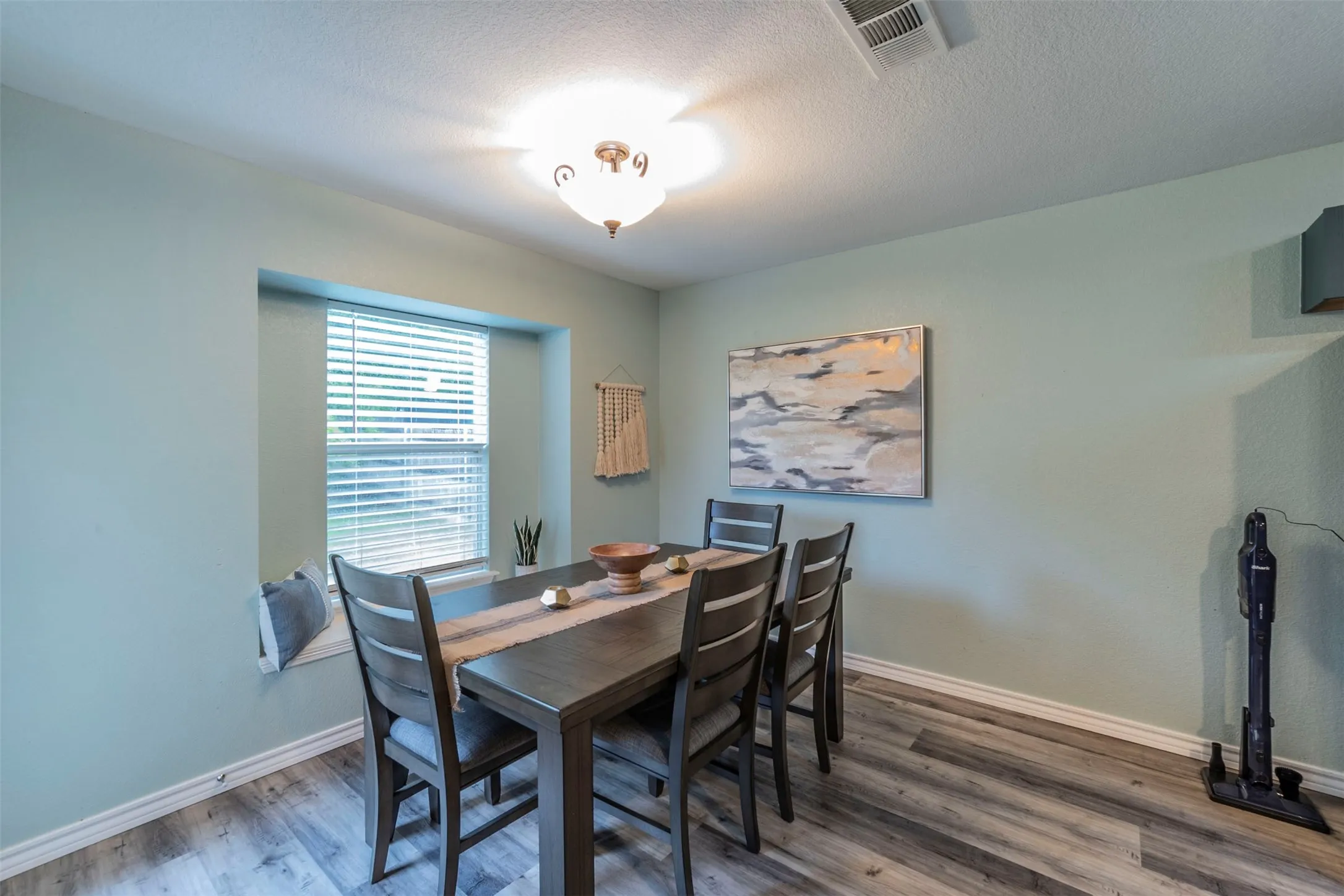 Single Family Residence For Sale in Johnson County , 421 Oxford Street, Burleson, Texas 76028, 4 Bedroom, 2 Bathroom, 2 Garage spaces, 1,671 Sqft, built in 2004, mls#21408537, Real Estate Agent in Burleson, Homes For Sale in Johnson county, Homes For Sale in Burleson, Realtor in Burleson Texas, Real Estate Brokerage Independent Realty Texas, Luminita Cordes Realtor