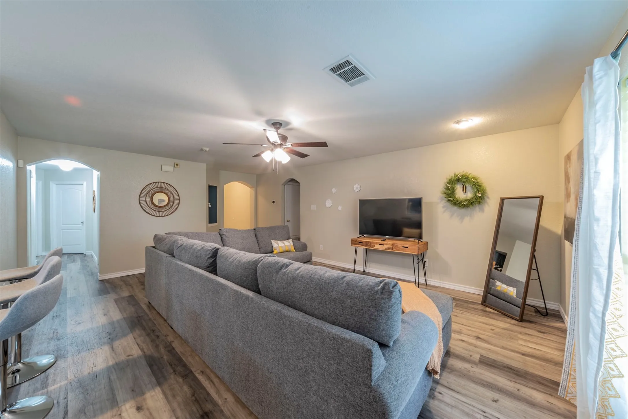 Single Family Residence For Sale in Johnson County , 421 Oxford Street, Burleson, Texas 76028, 4 Bedroom, 2 Bathroom, 2 Garage spaces, 1,671 Sqft, built in 2004, mls#21408537, Real Estate Agent in Burleson, Homes For Sale in Johnson county, Homes For Sale in Burleson, Realtor in Burleson Texas, Real Estate Brokerage Independent Realty Texas, Luminita Cordes Realtor