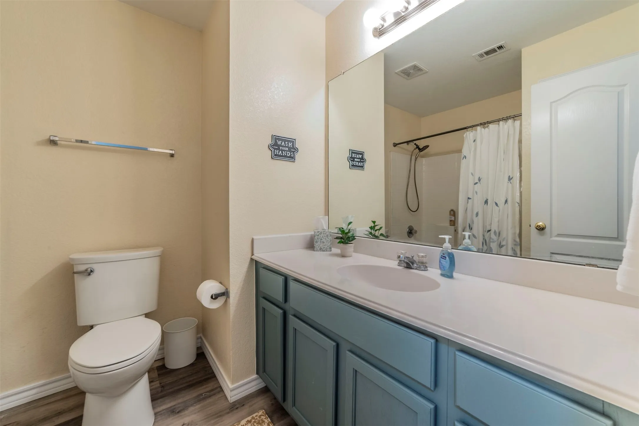 Single Family Residence For Sale in Johnson County , 421 Oxford Street, Burleson, Texas 76028, 4 Bedroom, 2 Bathroom, 2 Garage spaces, 1,671 Sqft, built in 2004, mls#21408537, Real Estate Agent in Burleson, Homes For Sale in Johnson county, Homes For Sale in Burleson, Realtor in Burleson Texas, Real Estate Brokerage Independent Realty Texas, Luminita Cordes Realtor