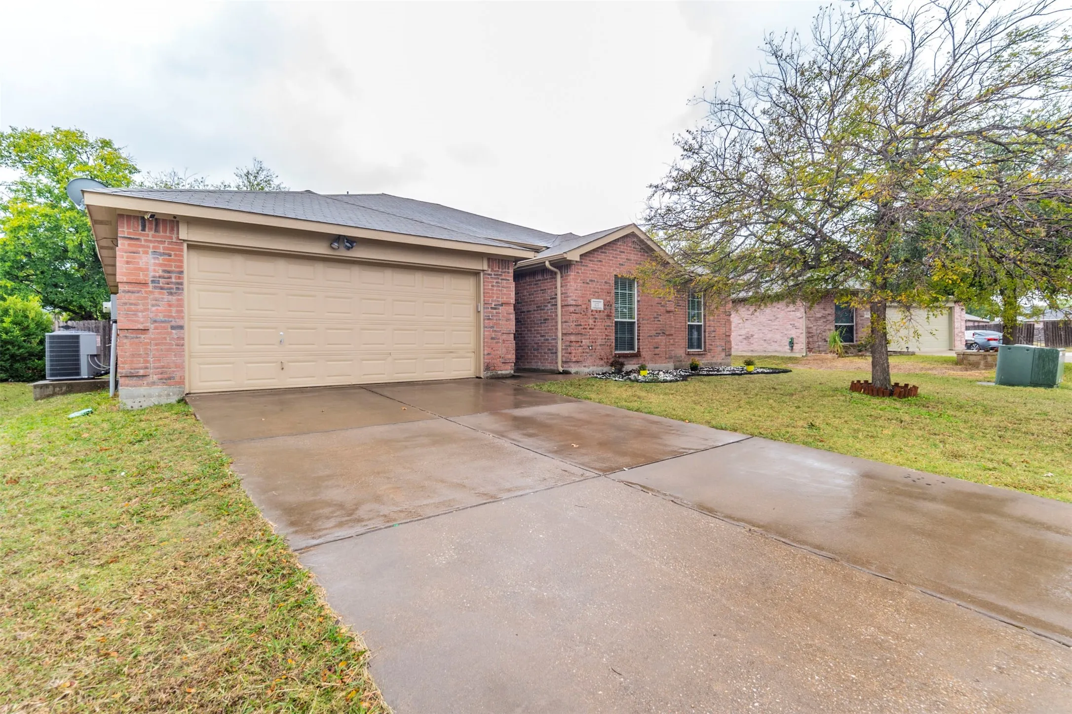 Single Family Residence For Sale in Johnson County , 421 Oxford Street, Burleson, Texas 76028, 4 Bedroom, 2 Bathroom, 2 Garage spaces, 1,671 Sqft, built in 2004, mls#21408537, Real Estate Agent in Burleson, Homes For Sale in Johnson county, Homes For Sale in Burleson, Realtor in Burleson Texas, Real Estate Brokerage Independent Realty Texas, Luminita Cordes Realtor