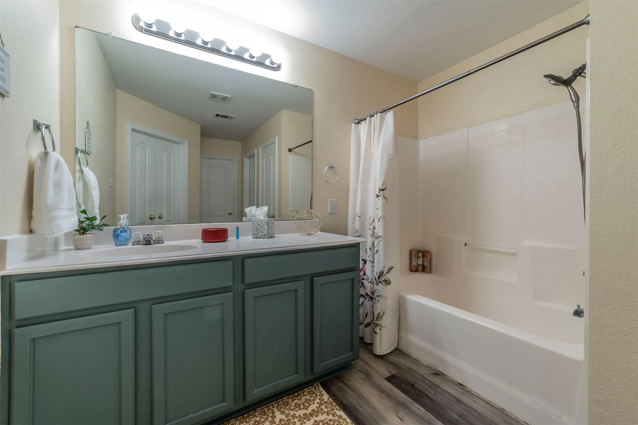 Single Family Residence For Sale in Johnson County , 421 Oxford Street, Burleson, Texas 76028, 4 Bedroom, 2 Bathroom, 2 Garage spaces, 1,671 Sqft, built in 2004, mls#21408537, Real Estate Agent in Burleson, Homes For Sale in Johnson county, Homes For Sale in Burleson, Realtor in Burleson Texas, Real Estate Brokerage Independent Realty Texas, Luminita Cordes Realtor