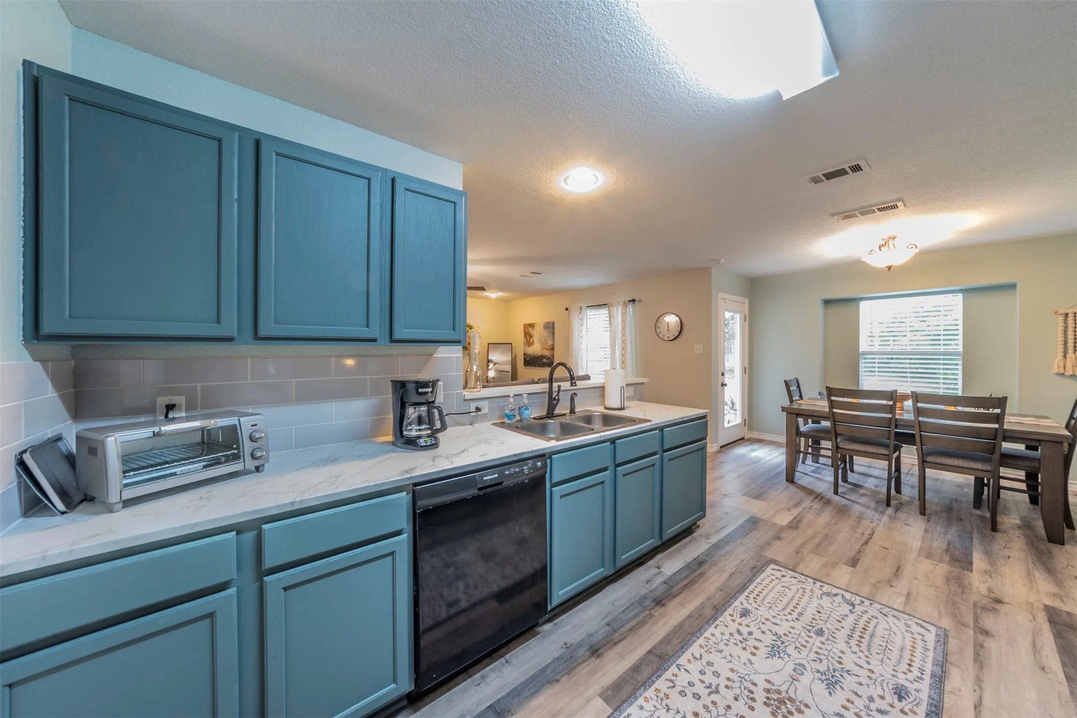 Single Family Residence For Sale in Johnson County , 421 Oxford Street, Burleson, Texas 76028, 4 Bedroom, 2 Bathroom, 2 Garage spaces, 1,671 Sqft, built in 2004, mls#21408537, Real Estate Agent in Burleson, Homes For Sale in Johnson county, Homes For Sale in Burleson, Realtor in Burleson Texas, Real Estate Brokerage Independent Realty Texas, Luminita Cordes Realtor