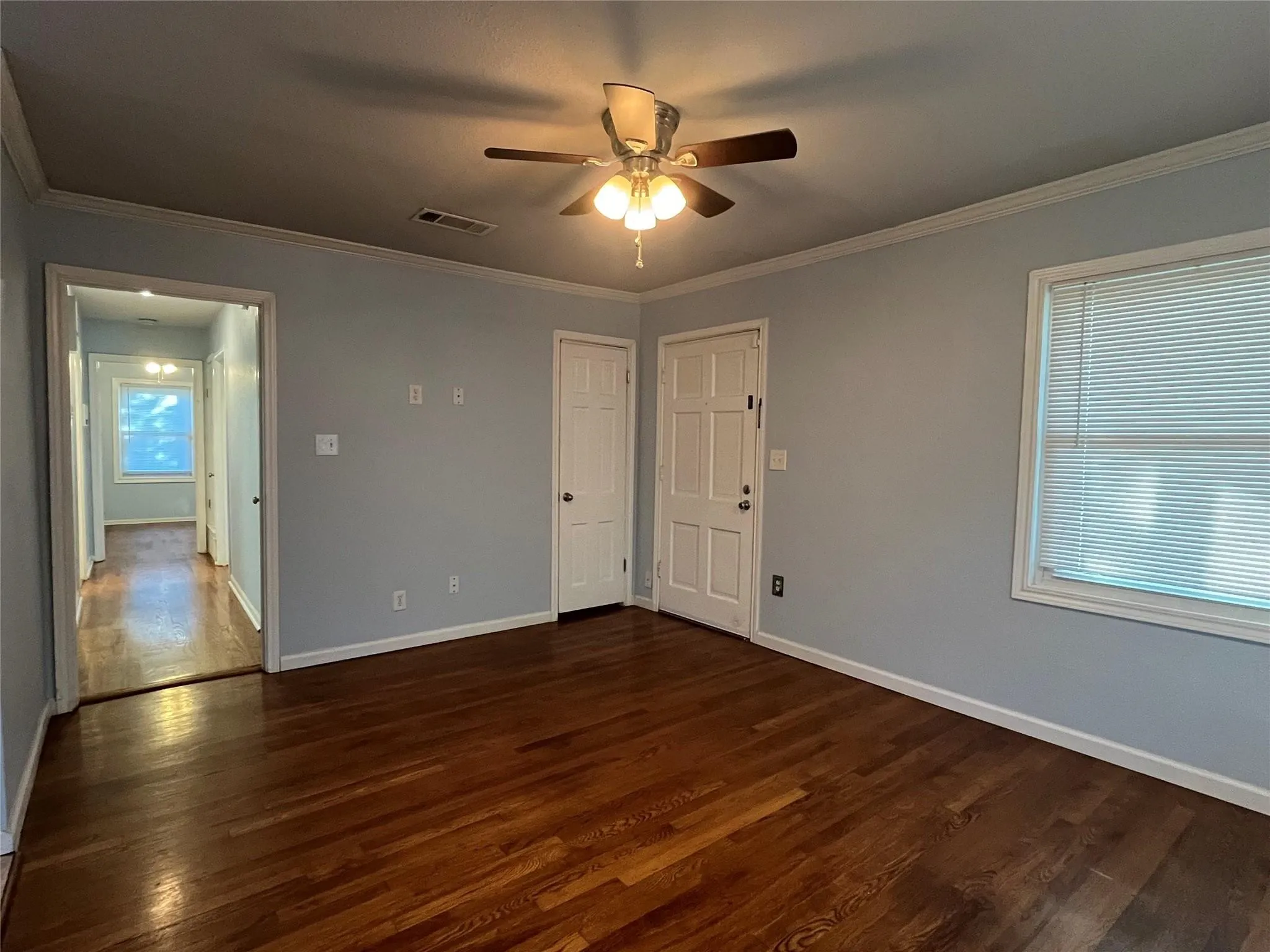 Single Family Residence For Sale in Tarrant County , 4816 Sherwood Drive, River Oaks, Texas 76114, 2 Bedroom, 1 Bathroom, Garage spaces, 1,030 Sqft, built in 1943, mls#21398703, Real Estate Agent in River Oaks, Homes For Sale in Tarrant county, Homes For Sale in River Oaks, Realtor in River Oaks Texas, Real Estate Brokerage Independent Realty Texas, Luminita Cordes Realtor