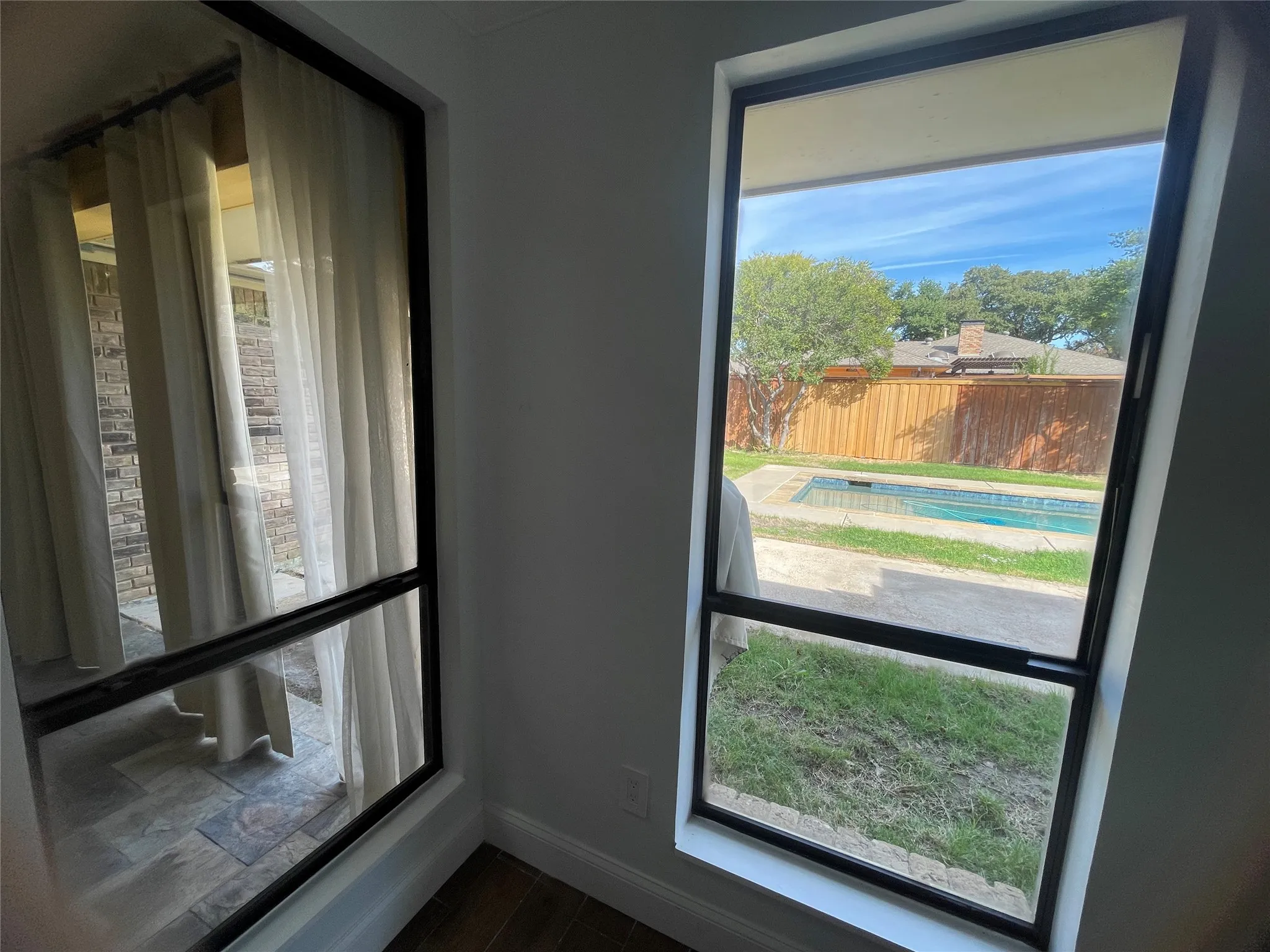 Single Family Residence For Rent in Dallas County , 12112 Cross Creek Drive, Dallas, Texas 75243, 3 Bedroom, 3 Bathroom, 2 Garage spaces, 2,597 Sqft, built in 1979, mls#21408527, Real Estate Agent in Dallas, Homes For Rent in Dallas county, Homes For Rent in Dallas, Realtor in Dallas Texas, Real Estate Brokerage Independent Realty Texas, Luminita Cordes Realtor