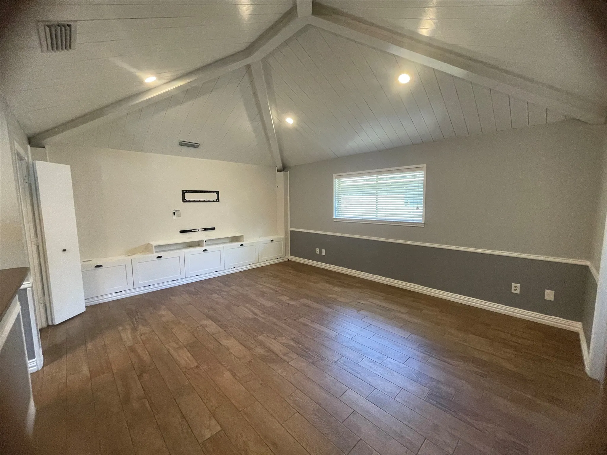 Single Family Residence For Rent in Dallas County , 12112 Cross Creek Drive, Dallas, Texas 75243, 3 Bedroom, 3 Bathroom, 2 Garage spaces, 2,597 Sqft, built in 1979, mls#21408527, Real Estate Agent in Dallas, Homes For Rent in Dallas county, Homes For Rent in Dallas, Realtor in Dallas Texas, Real Estate Brokerage Independent Realty Texas, Luminita Cordes Realtor