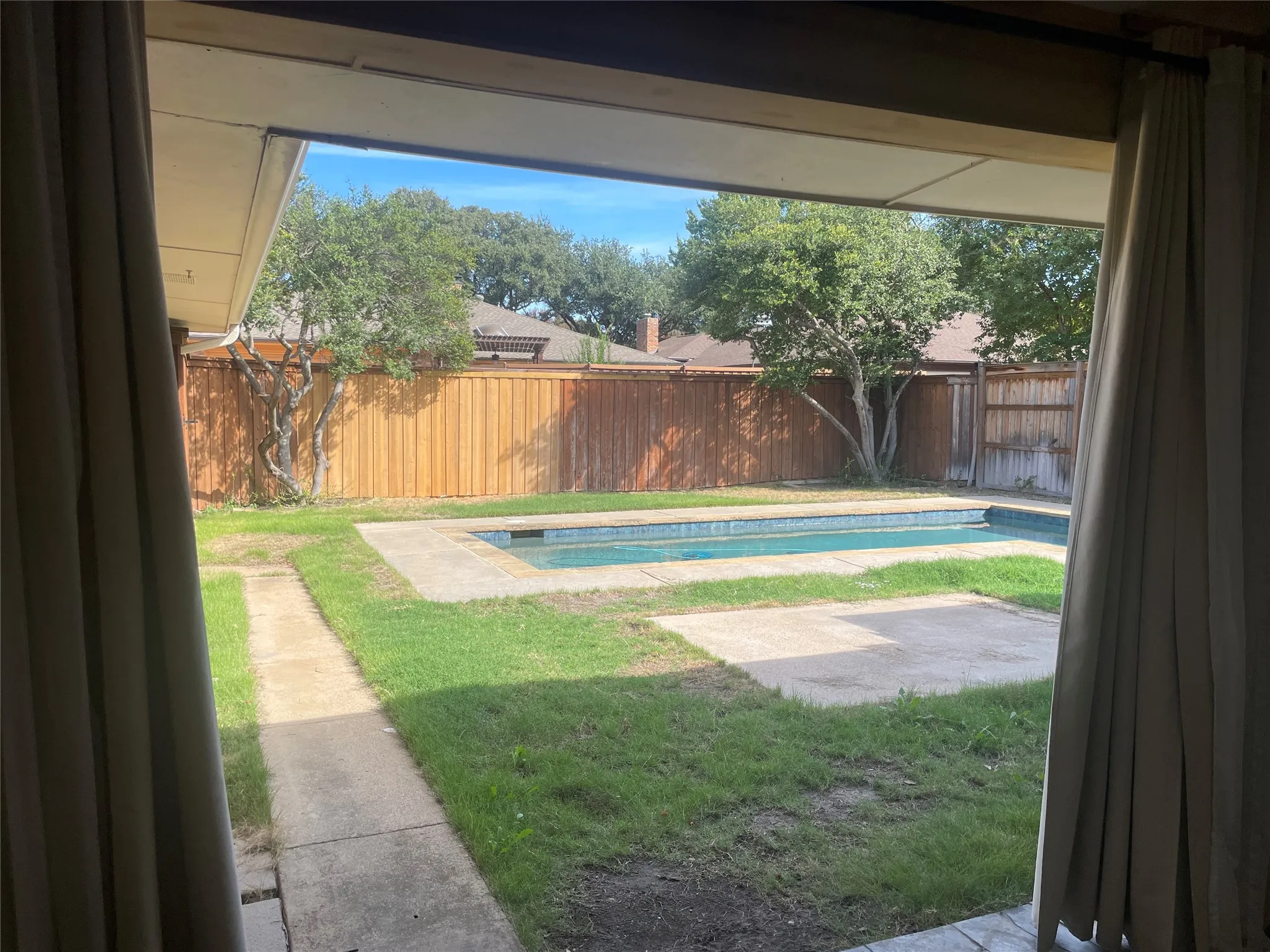 Single Family Residence For Rent in Dallas County , 12112 Cross Creek Drive, Dallas, Texas 75243, 3 Bedroom, 3 Bathroom, 2 Garage spaces, 2,597 Sqft, built in 1979, mls#21408527, Real Estate Agent in Dallas, Homes For Rent in Dallas county, Homes For Rent in Dallas, Realtor in Dallas Texas, Real Estate Brokerage Independent Realty Texas, Luminita Cordes Realtor