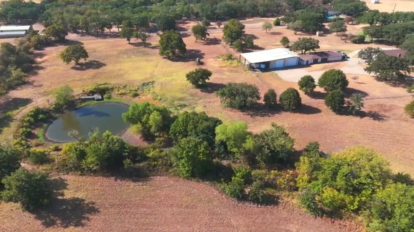 Single Family Residence For Sale in Denton County , 621 Robin Lane, Argyle, Texas 76226, 3 Bedroom, 3 Bathroom, 2 Garage spaces, 2,192 Sqft, built in 1980, mls#21402654, Real Estate Agent in Argyle, Homes For Sale in Denton county, Homes For Sale in Argyle, Realtor in Argyle Texas, Real Estate Brokerage Independent Realty Texas, Luminita Cordes Realtor